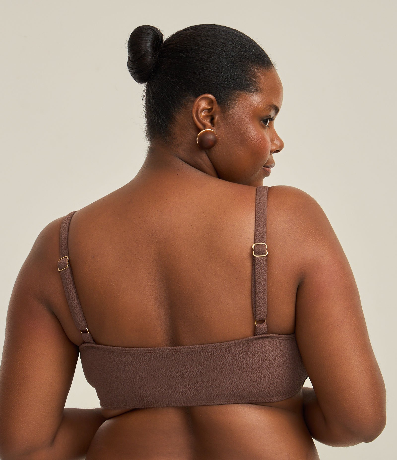 Biquíni Top Reto em Microfibra Texturizada com Aviamentos Curve & Plus Size Marrom 3