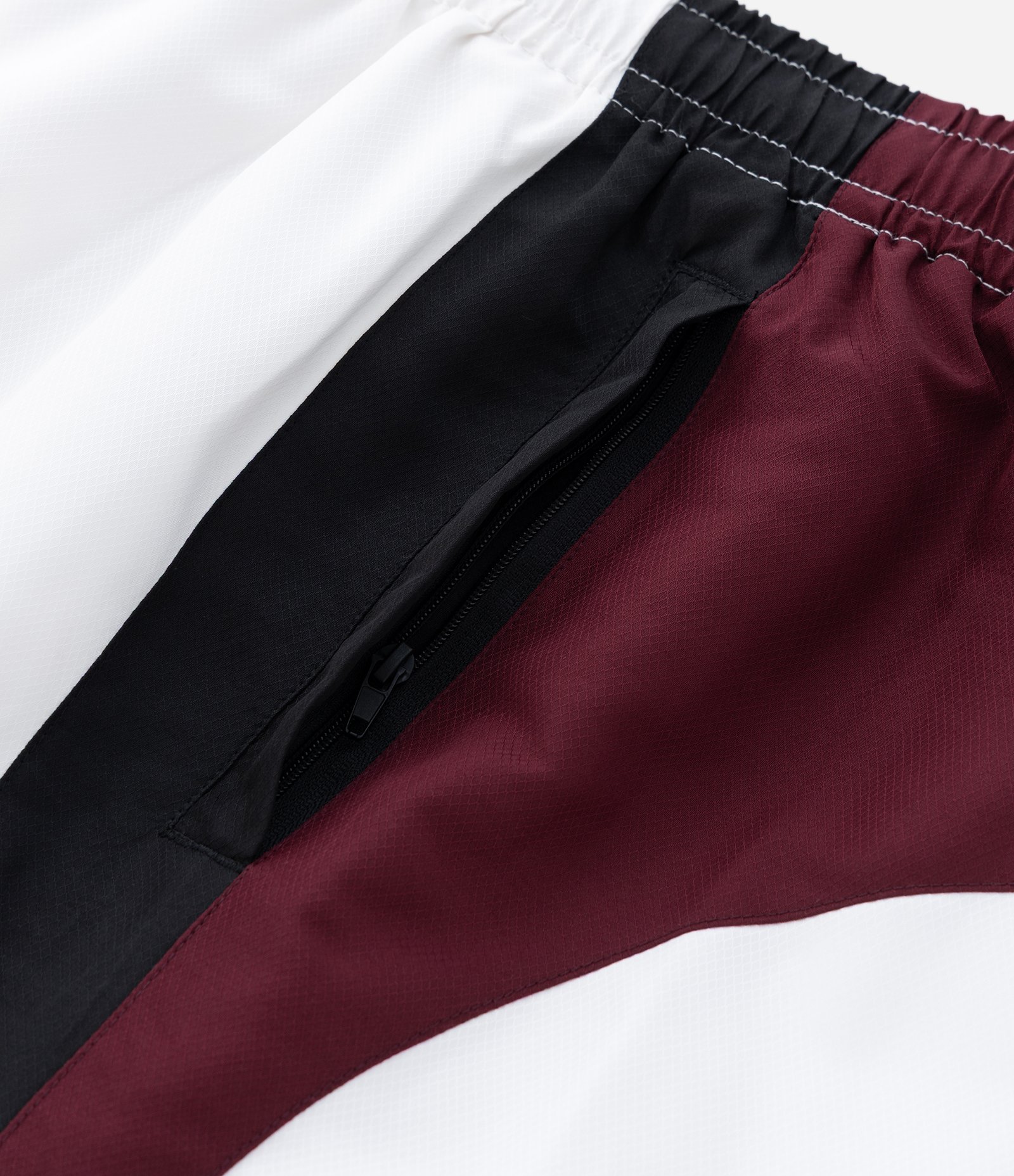 Bermuda Esportiva com Painéis Tricolor Branco 8