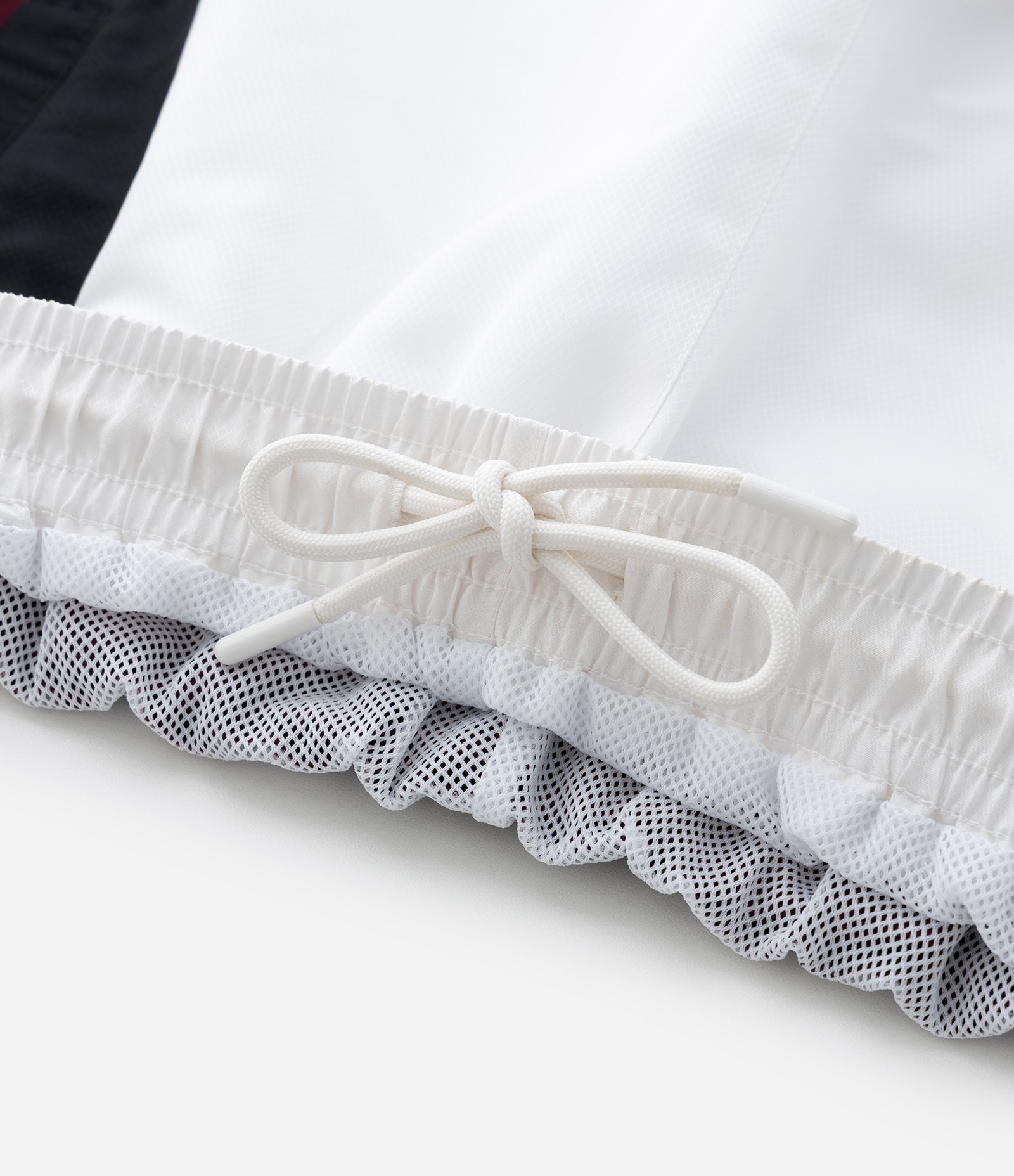 Bermuda Esportiva com Painéis Tricolor Branco 9