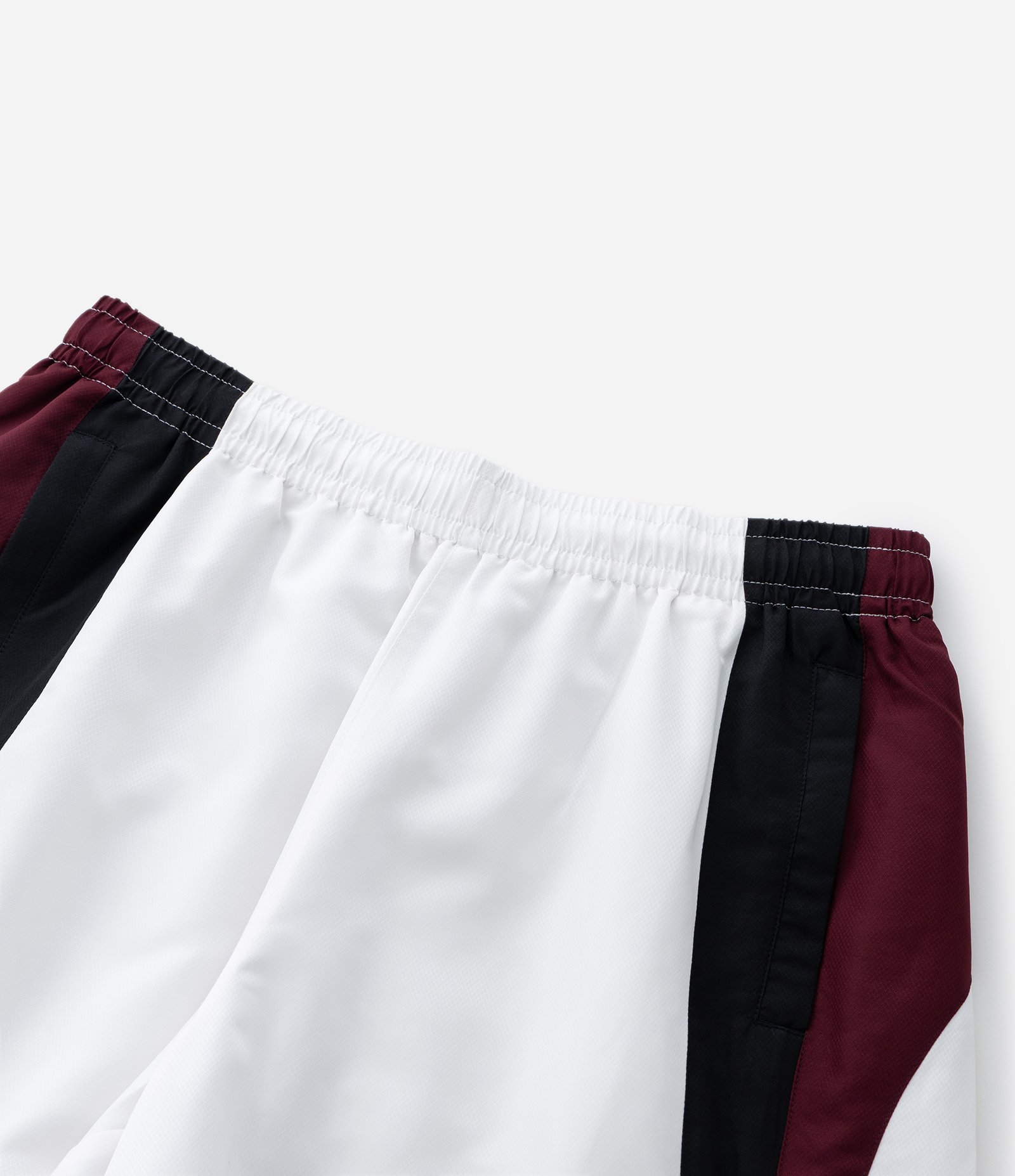 Bermuda Esportiva com Painéis Tricolor Branco 11