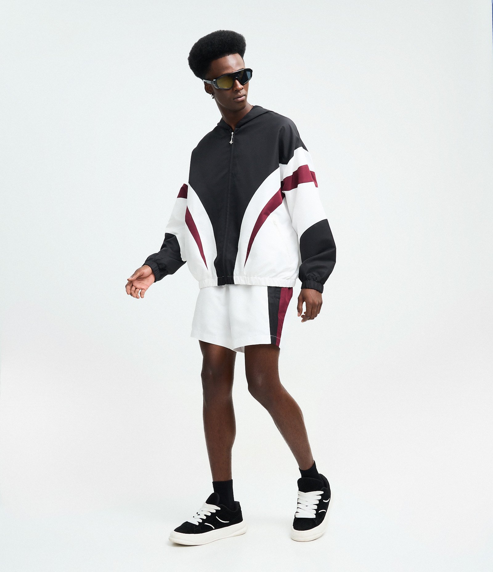 Bermuda Esportiva com Painéis Tricolor Branco 1