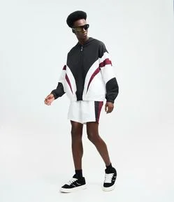 Bermuda Esportiva com Painéis Tricolor