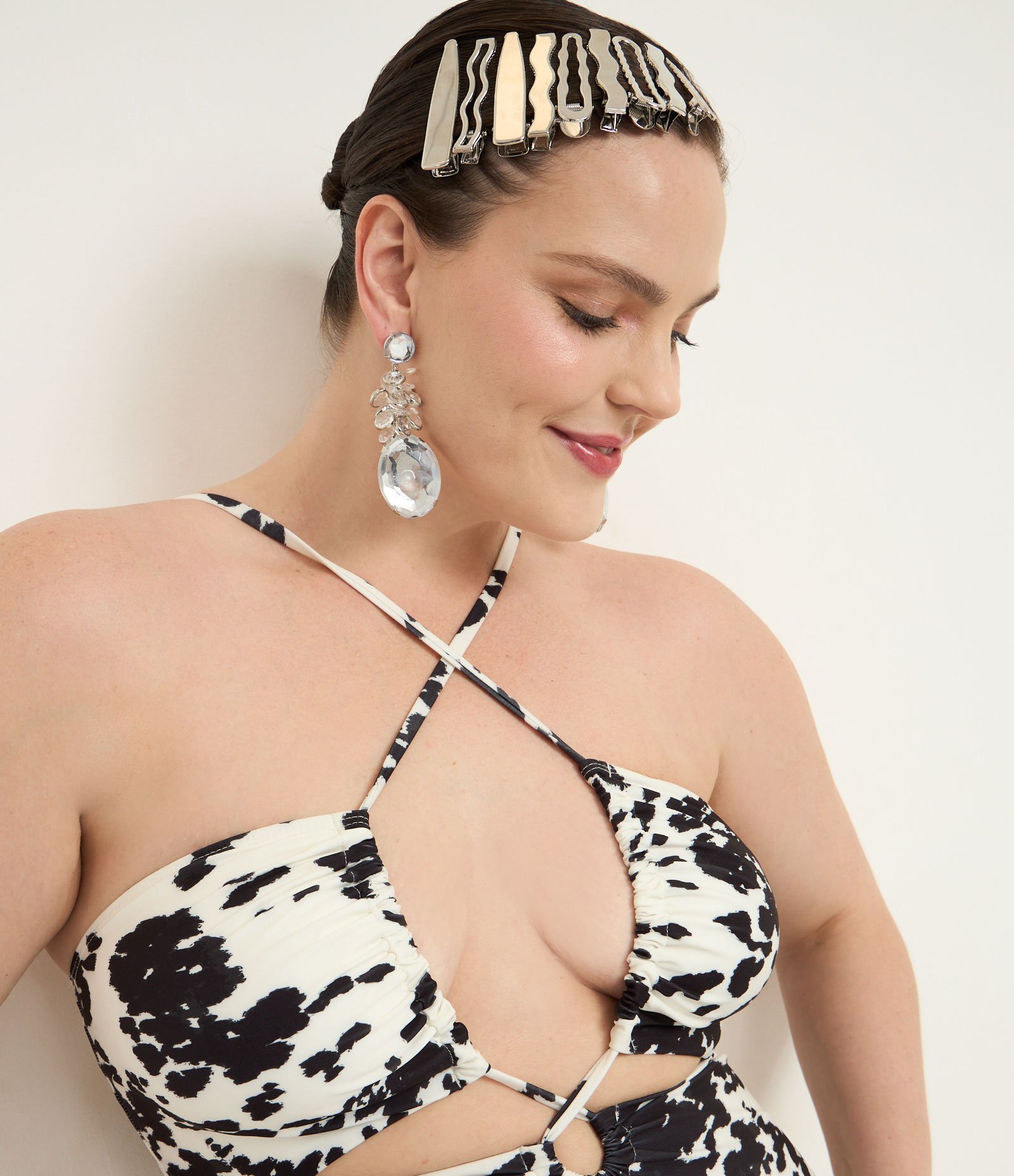Maiô em Microfibra Estampa Animal Print Vaca Curve & Plus Size Off White/Preto 3