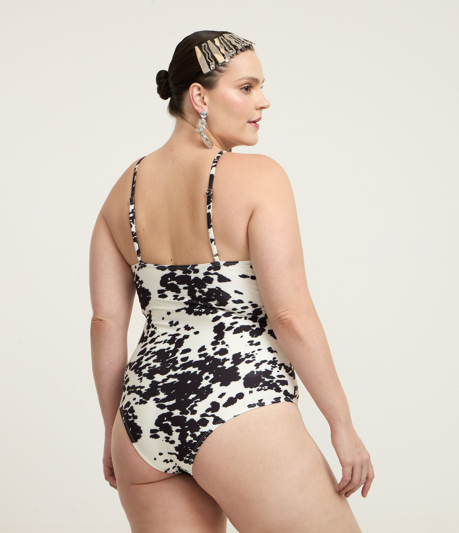 Maiô em Microfibra Estampa Animal Print Vaca Curve & Plus Size Off White/Preto 4