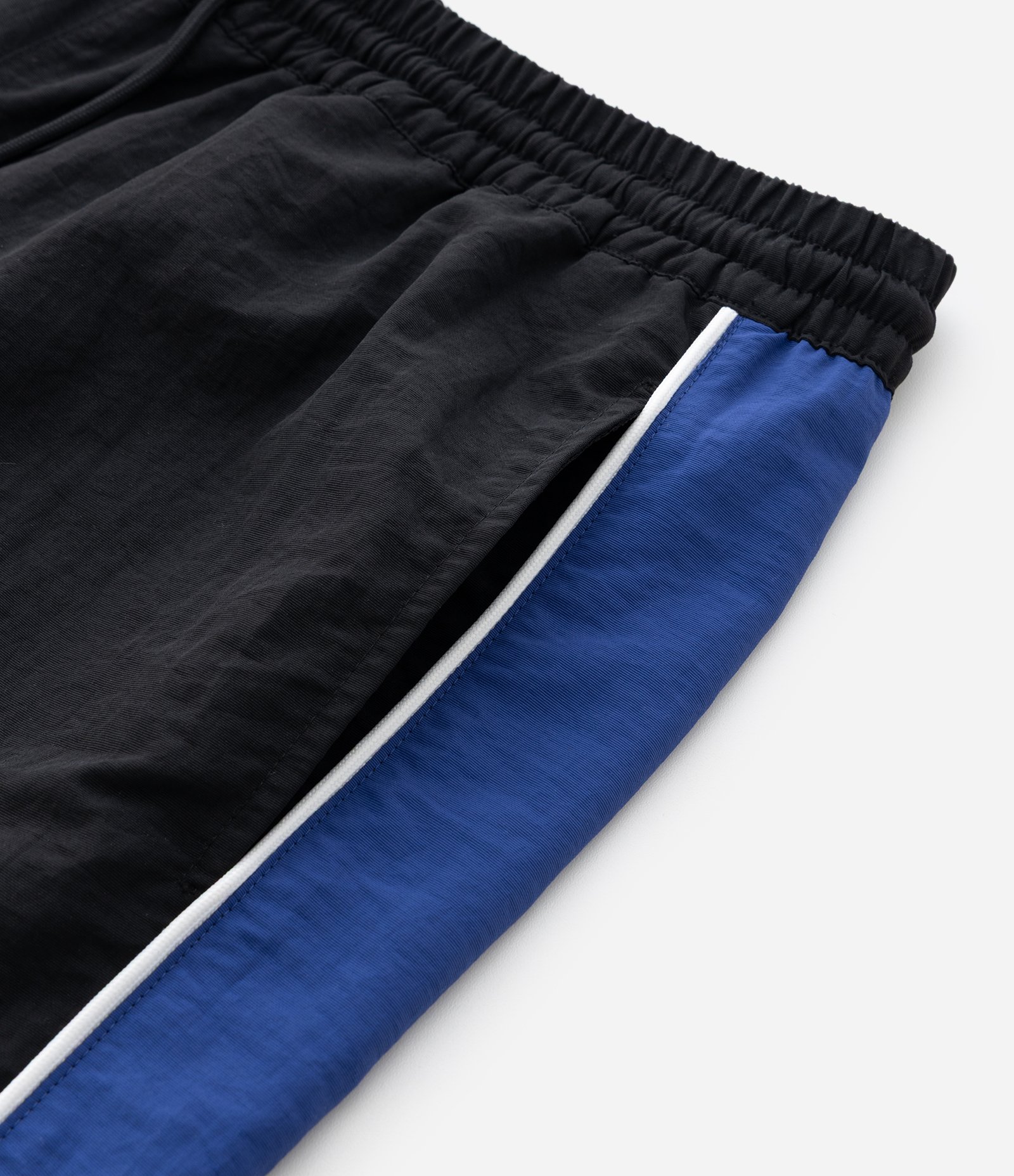 Calça Esportiva Microfibra com Painéis Laterais Preto 9