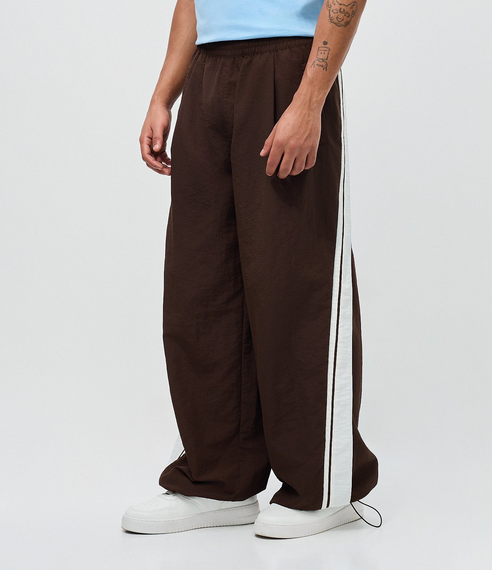 Calça em Poliamida com Listrar nas Laterais Marrom 3