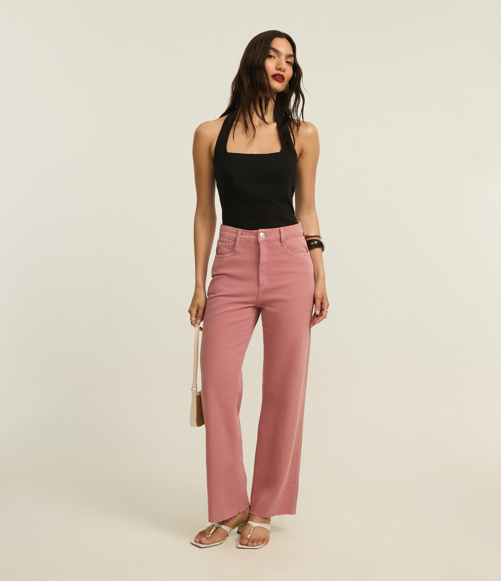 Calça Reta em Sarja com Barra Desfiada Rosa 1