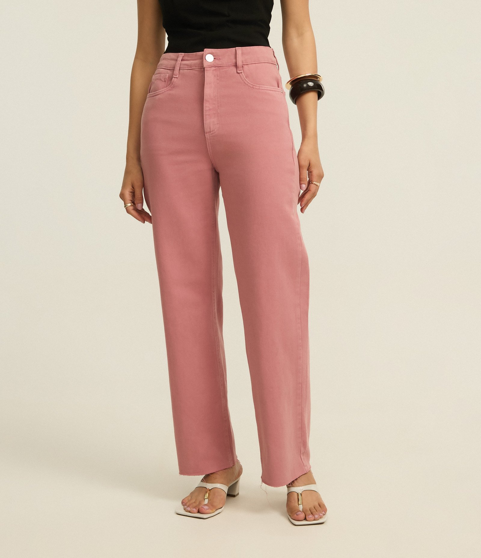 Calça Reta em Sarja com Barra Desfiada Rosa 3