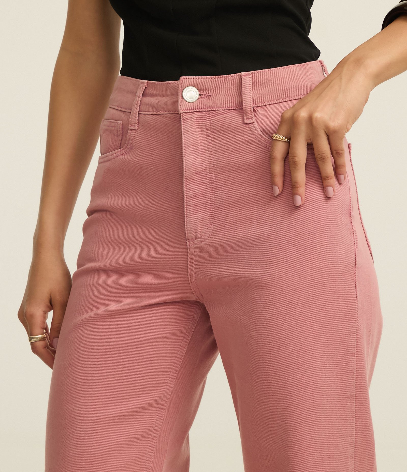 Calça Reta em Sarja com Barra Desfiada Rosa 4