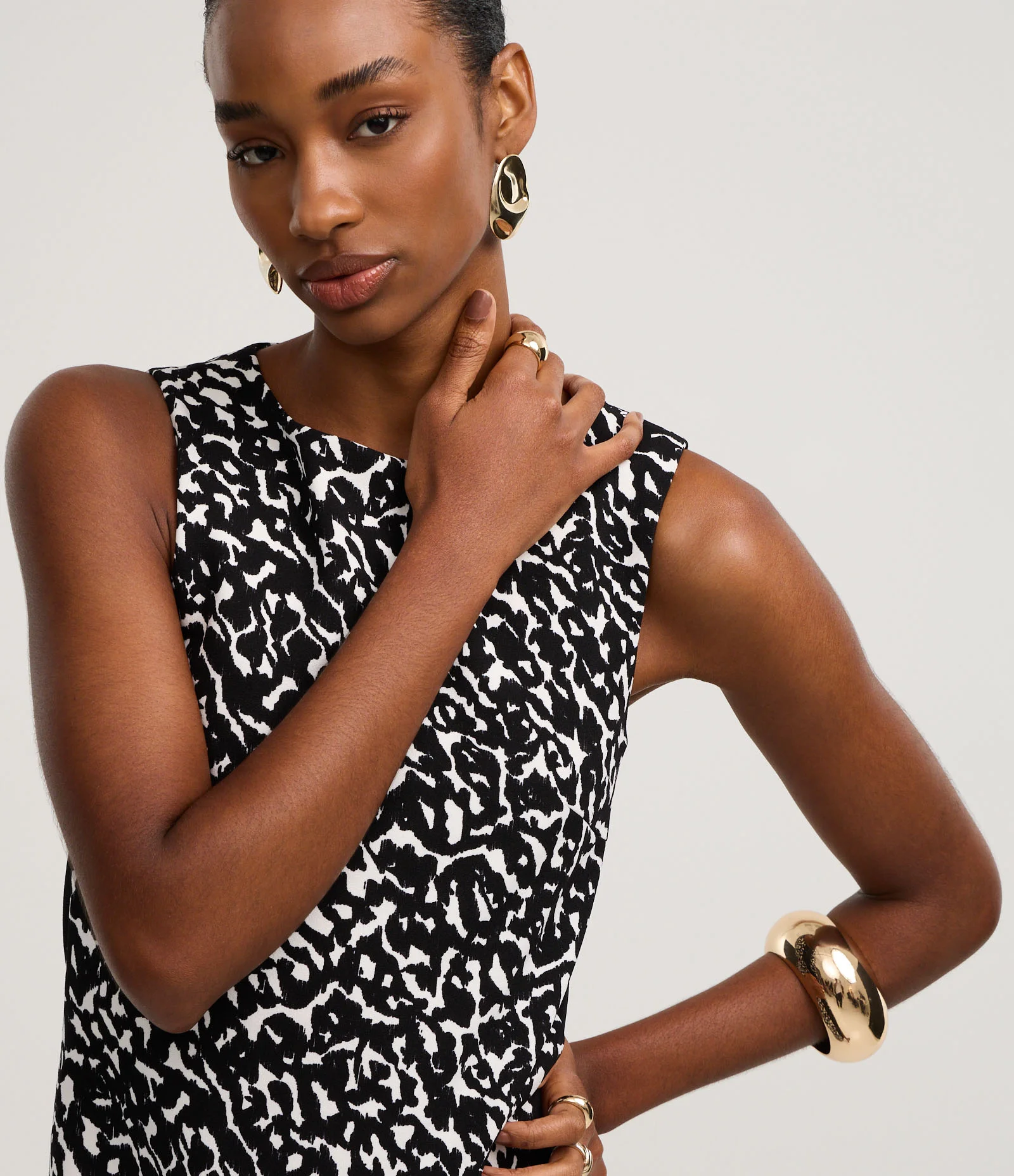 Vestido Curto Sem Manga com Estampa Geométrica Preto 2