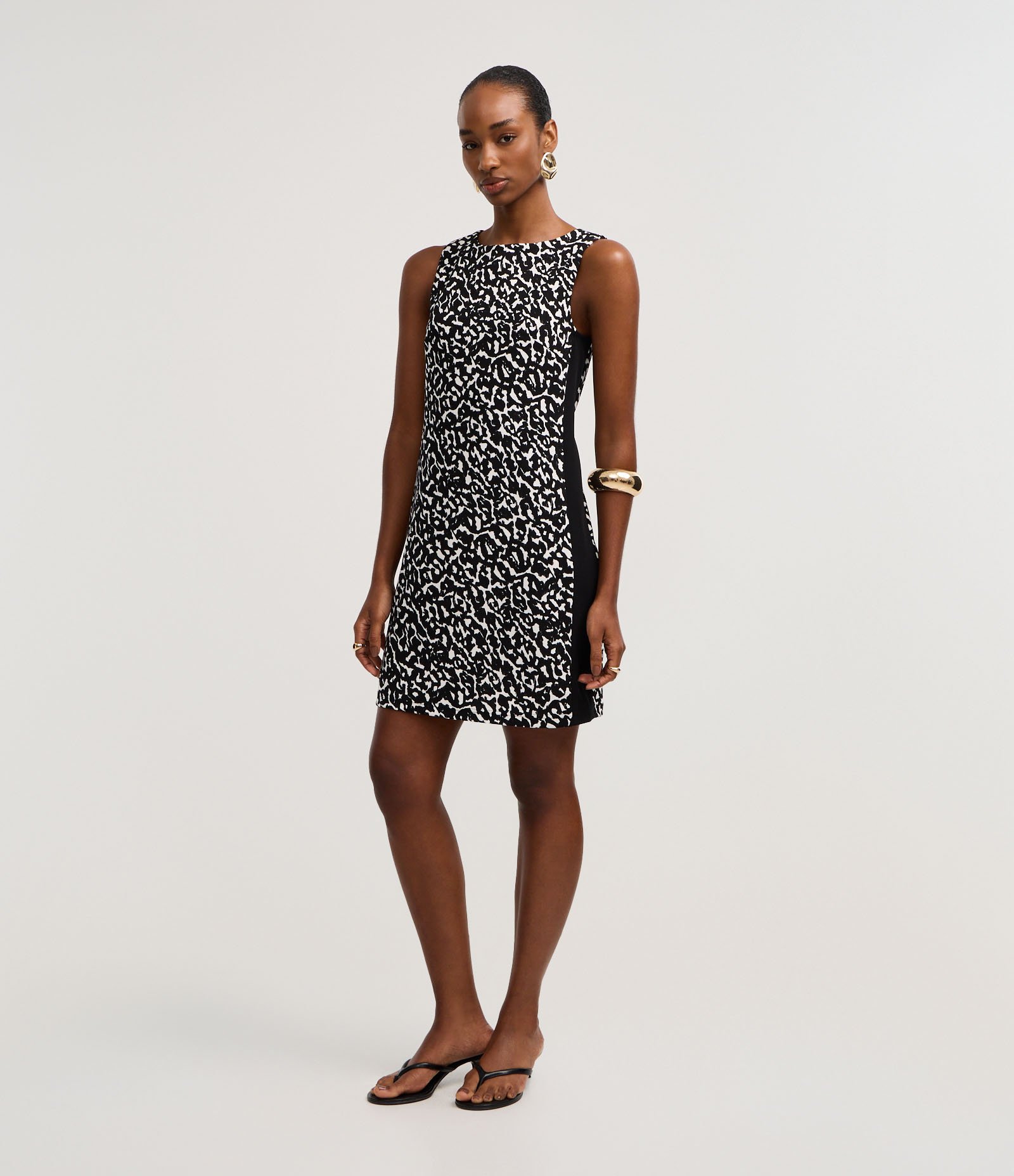 Vestido Curto Sem Manga com Estampa Geométrica Preto 3