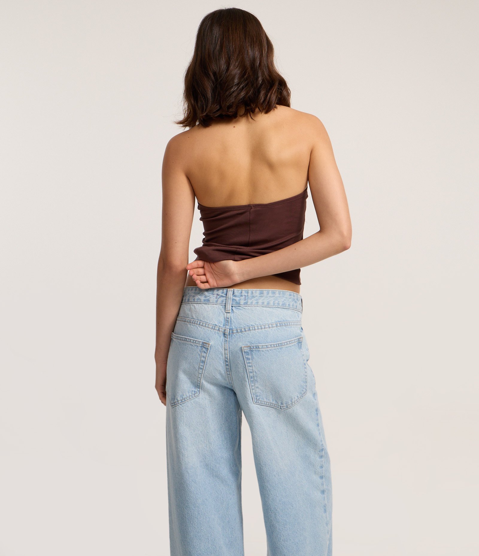 Calça Loose Cintura Baixa em Jeans com Cós Transpassado Claro 5