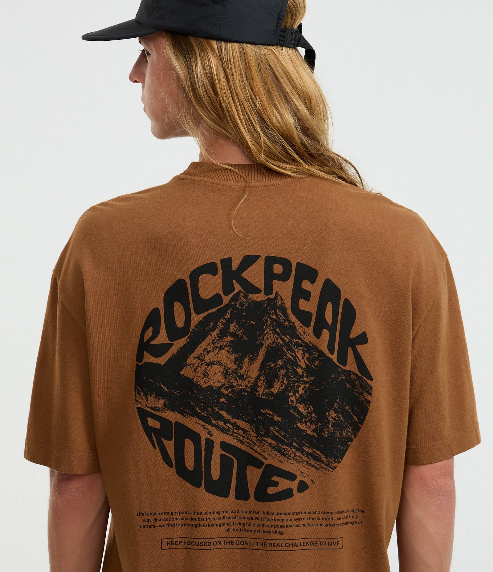 Camiseta Relaxed em Malhão com Estampa Lettering Marrom 3