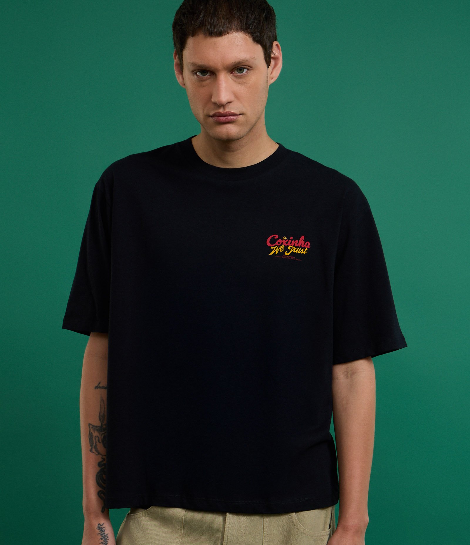 Camiseta Boxy em Algodão com Estampa Lettering Coxinha Preto 1