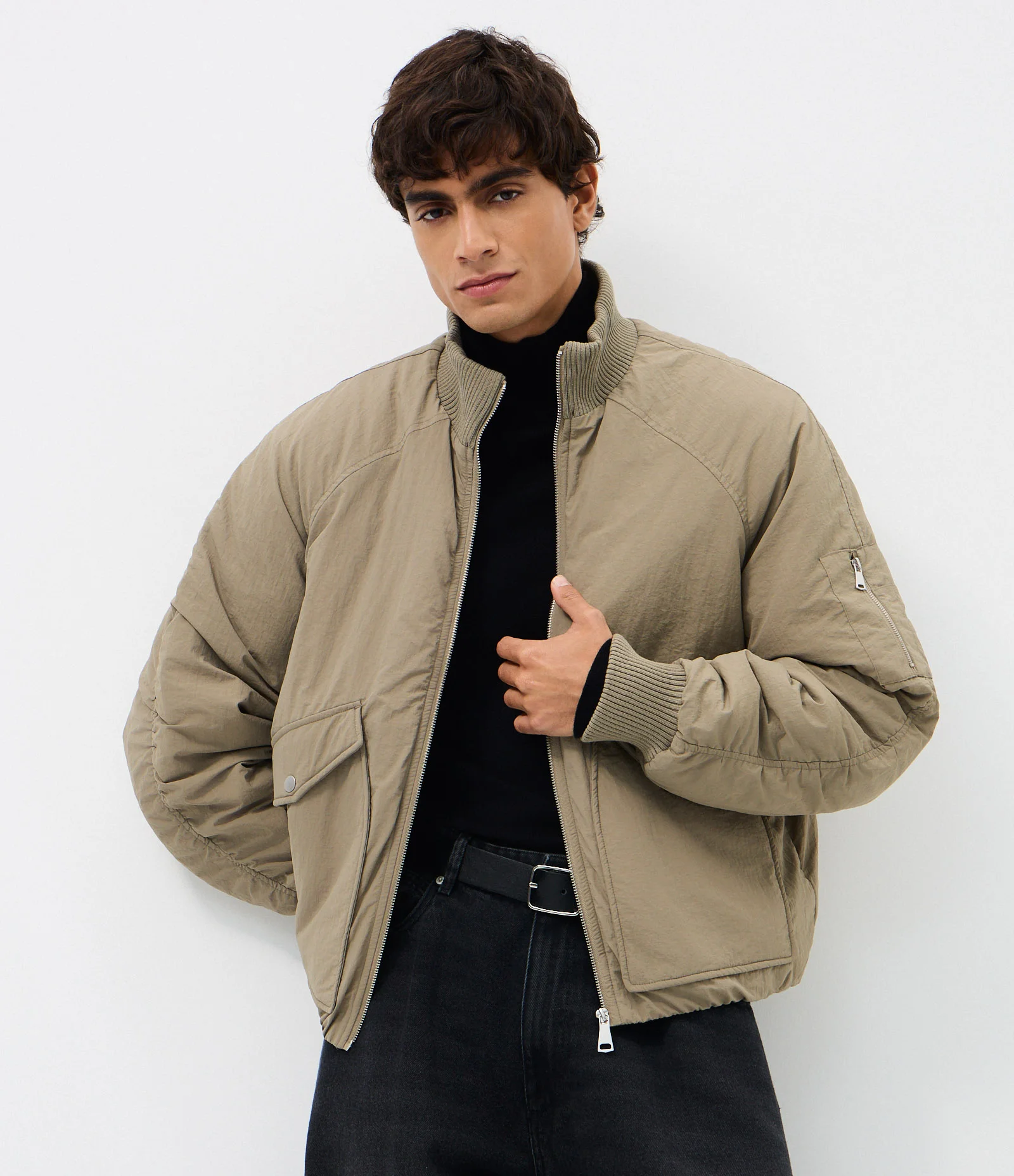 Jaqueta Bomber em Poliamida com Bolsos Bege 1