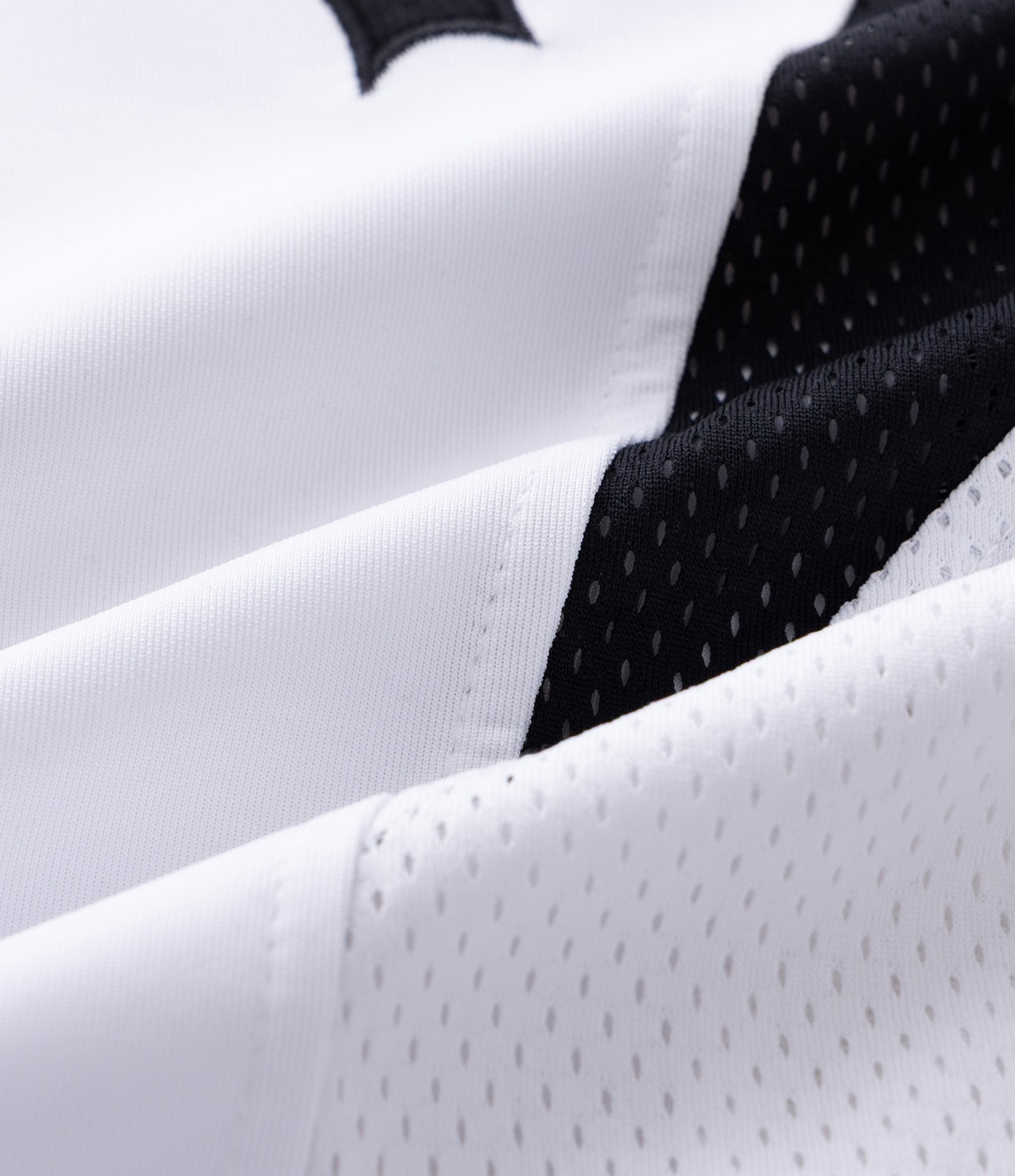 Camiseta Manga Curta em Tecido Sintético e Lettering Broken Culture Branco 3