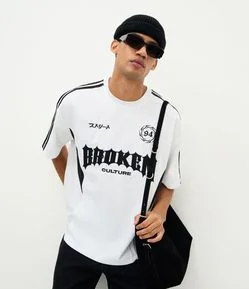 Camiseta Manga Curta em Tecido Sintético e Lettering Broken Culture