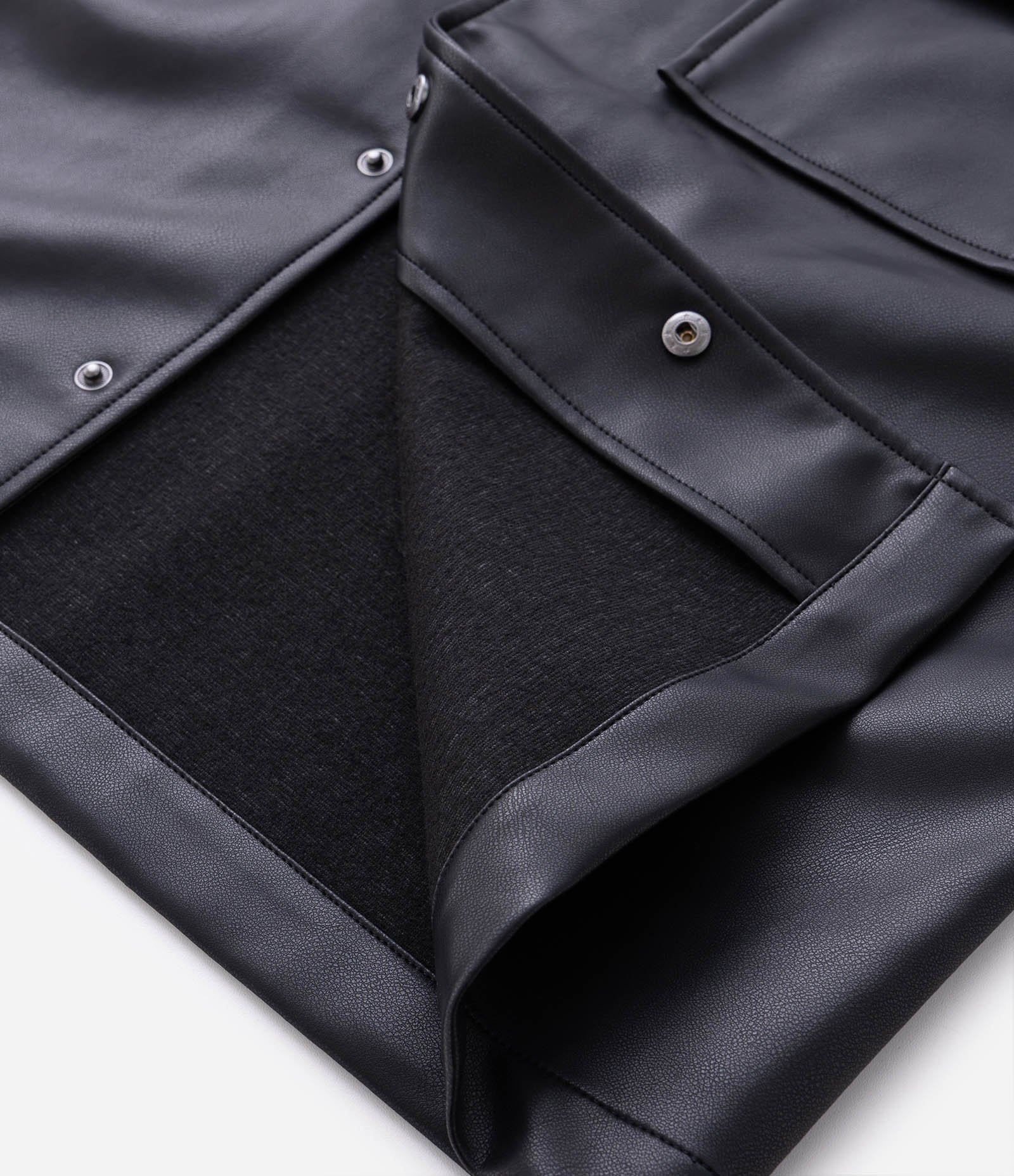 Camisa Manga Curta em PU com Bolsos Frontais Preto 7