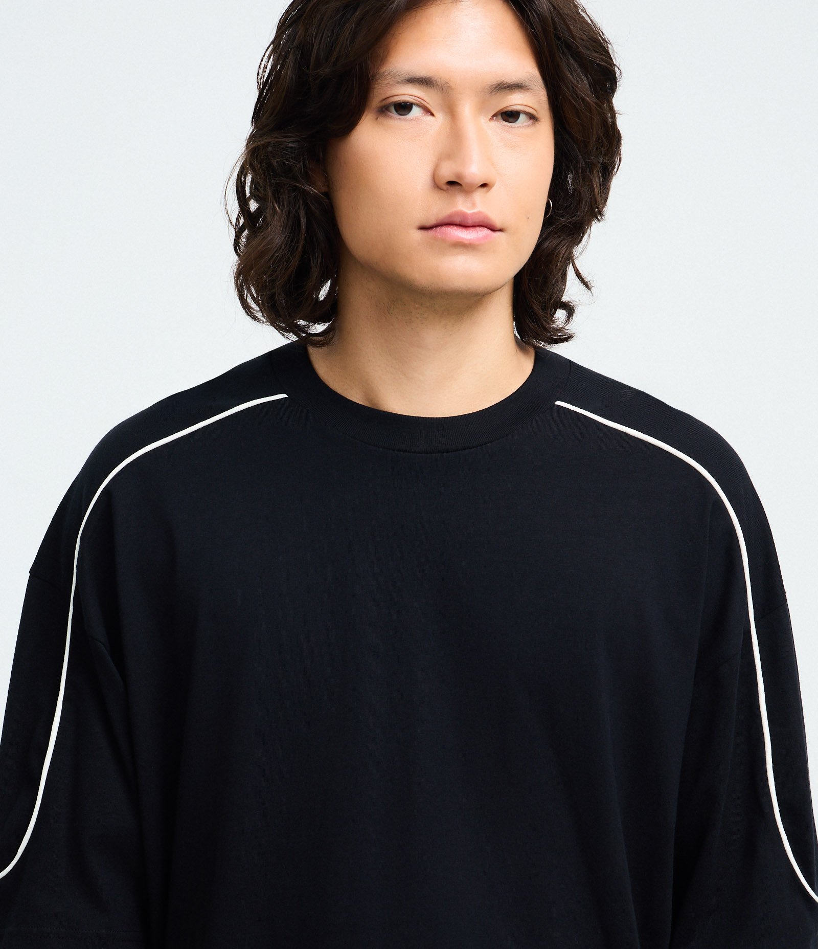 Camiseta Manga Curta em Algodão com Listra Contrastante no Ombro Preto 3
