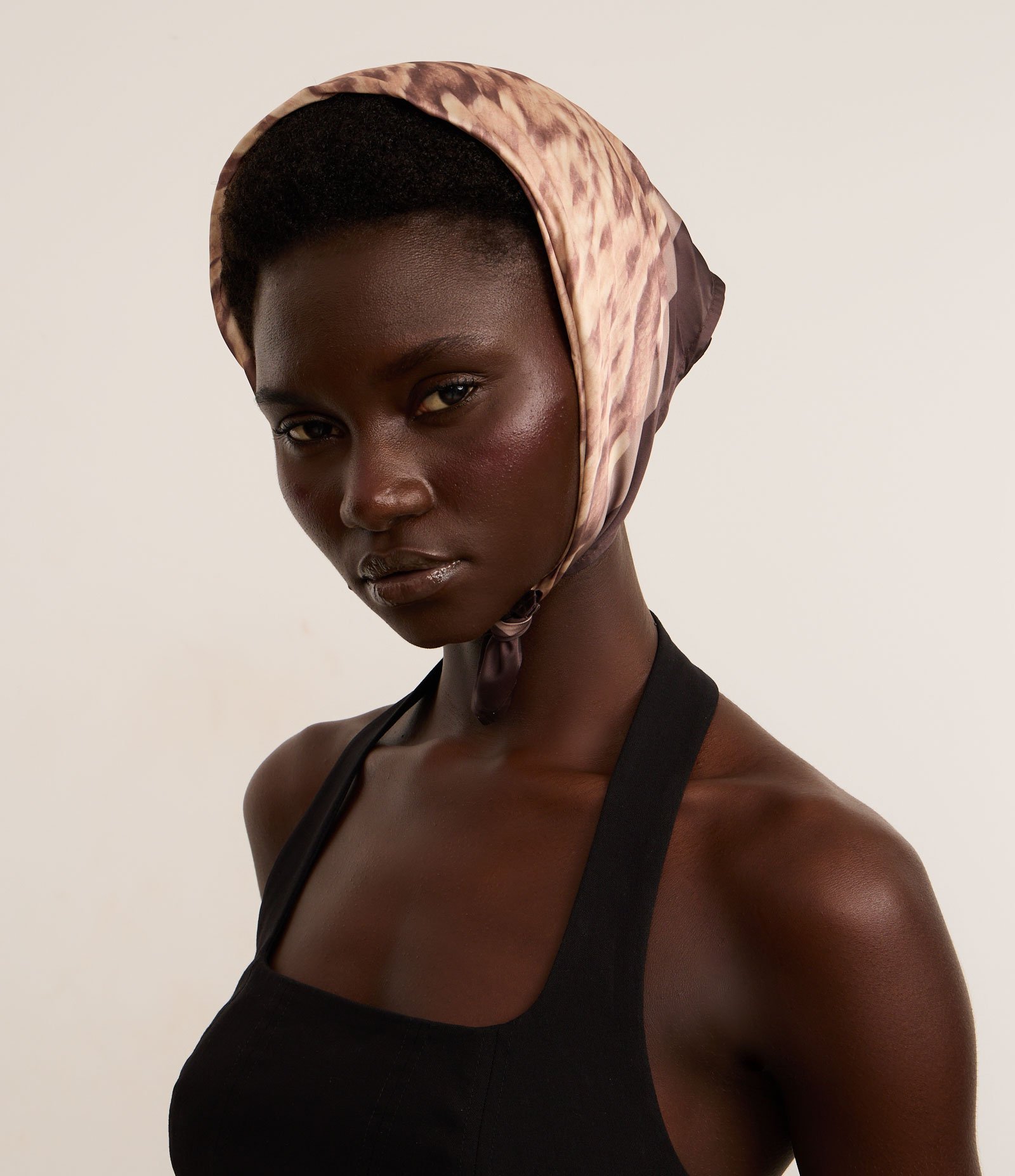 Lenço Quadrado em Cetim com Estampa Animal Print Cobra Marrom 4