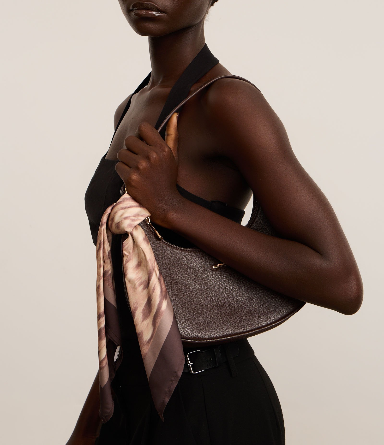 Lenço Quadrado em Cetim com Estampa Animal Print Cobra Marrom 5