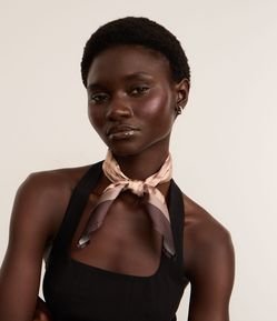 Lenço Quadrado em Cetim com Estampa Animal Print Cobra