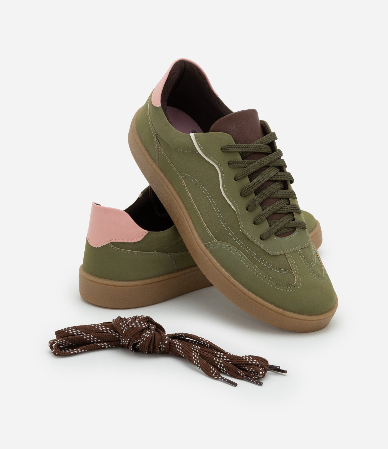 Tênis Estilo Chuteira com Recortes Contrastantes Verde 7