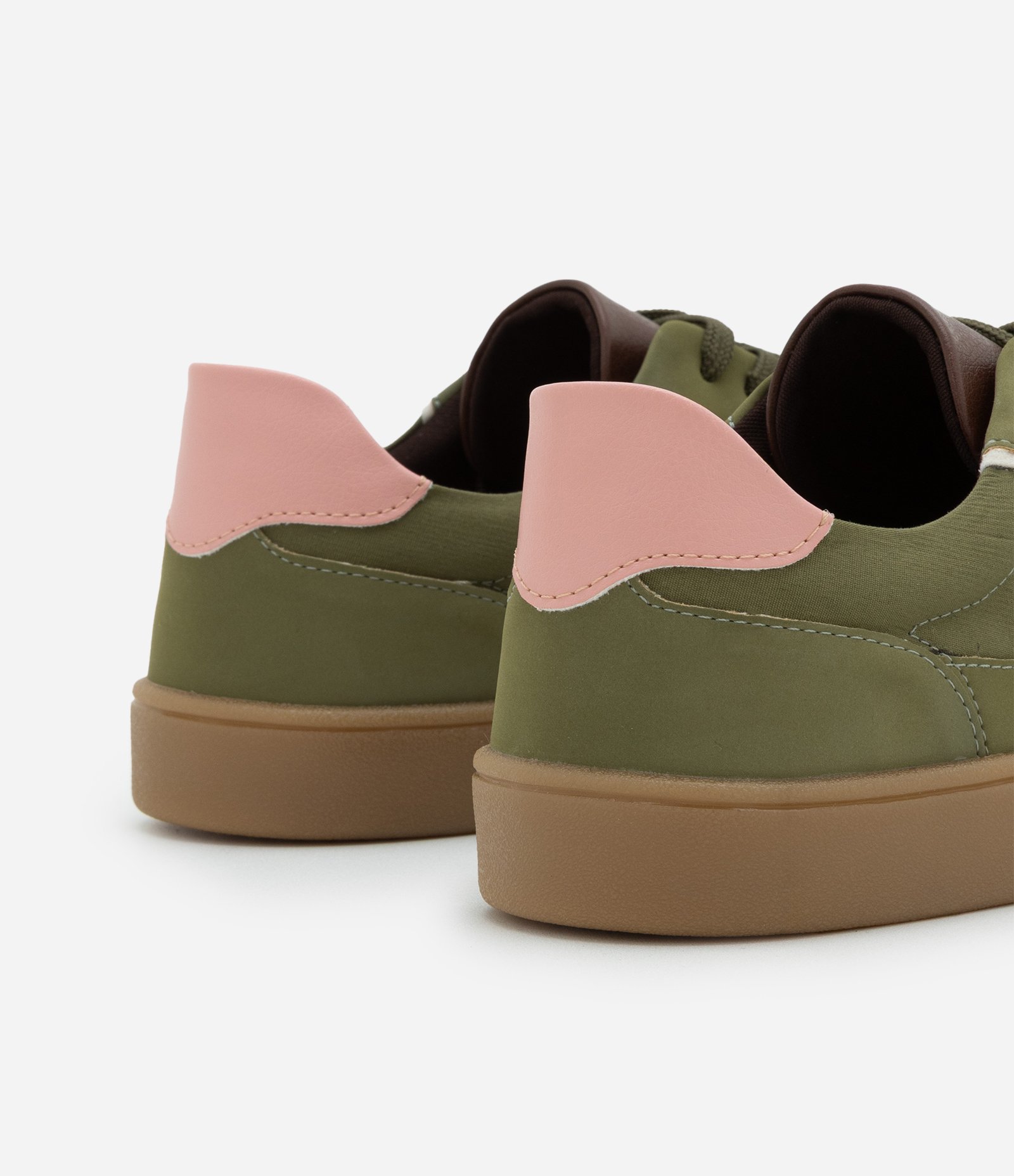 Tênis Estilo Chuteira com Recortes Contrastantes Verde 5