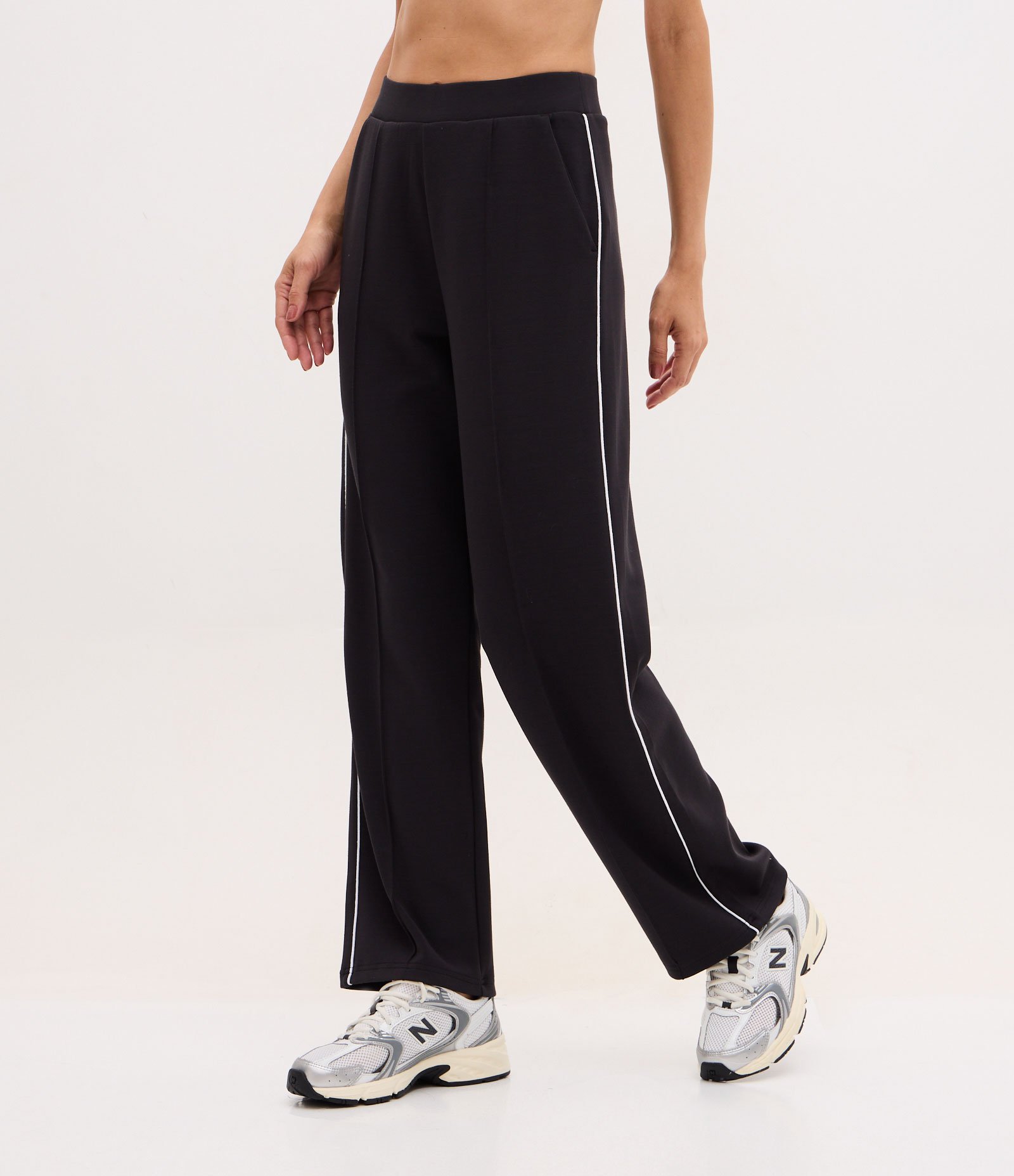 Calça Reta Esportiva em Modal com Cós em Ribana e Friso Contrastante Cinza Escuro 2