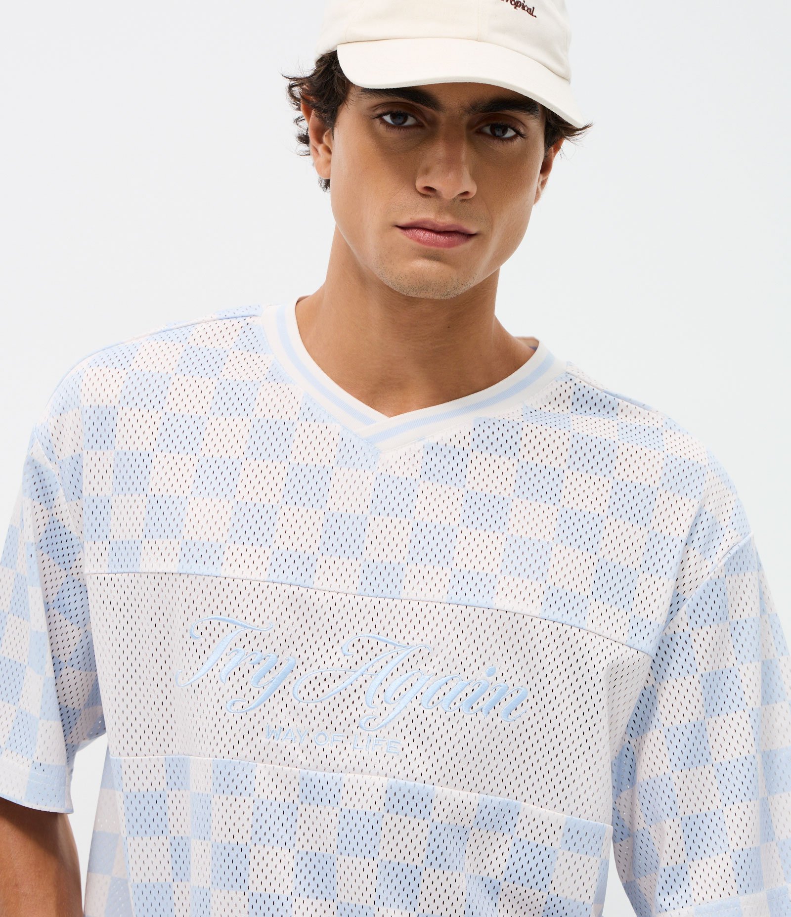 Camiseta Boxy Cropped em Mesh Quadriculado com Lettering Bordado Azul 3