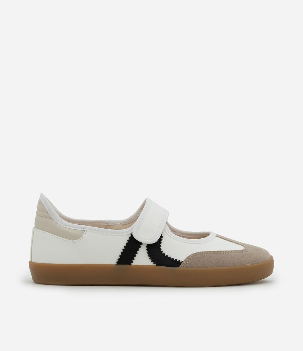 Tênis Chuteira com Abertura e Recortes Contrastantes Off White