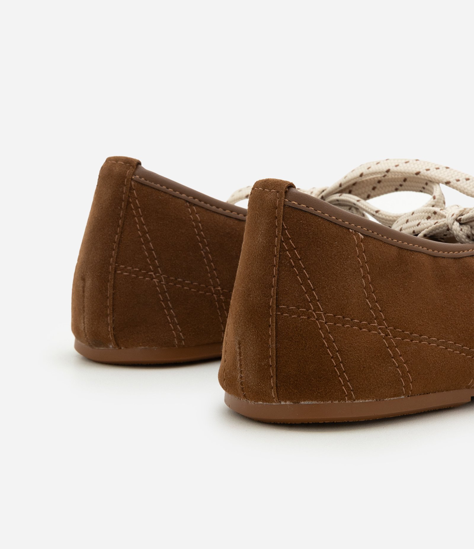 Tênis Chuteira com Detalhes Contrastantes e Cadarço Marrom 4