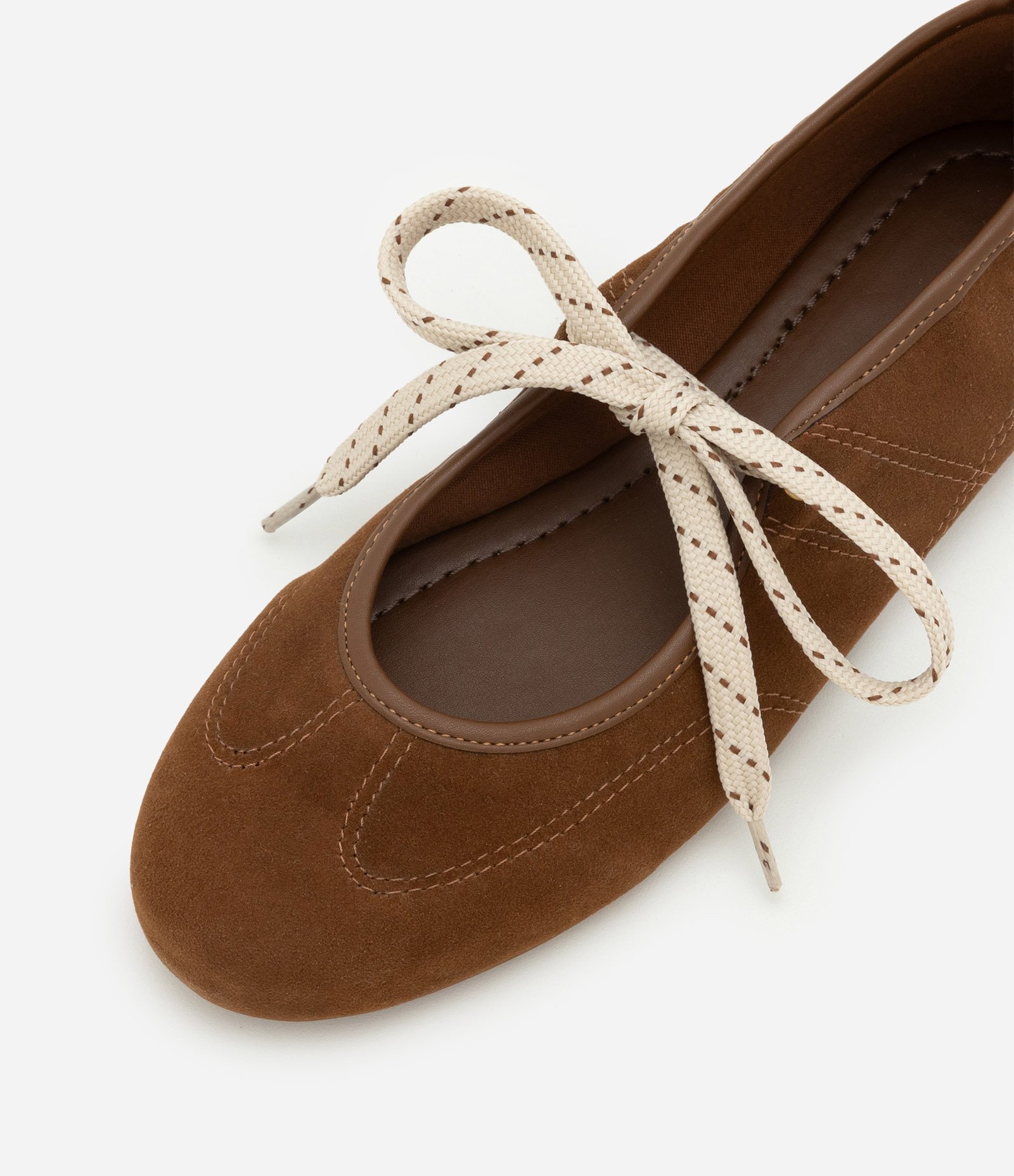 Tênis Chuteira com Detalhes Contrastantes e Cadarço Marrom 5