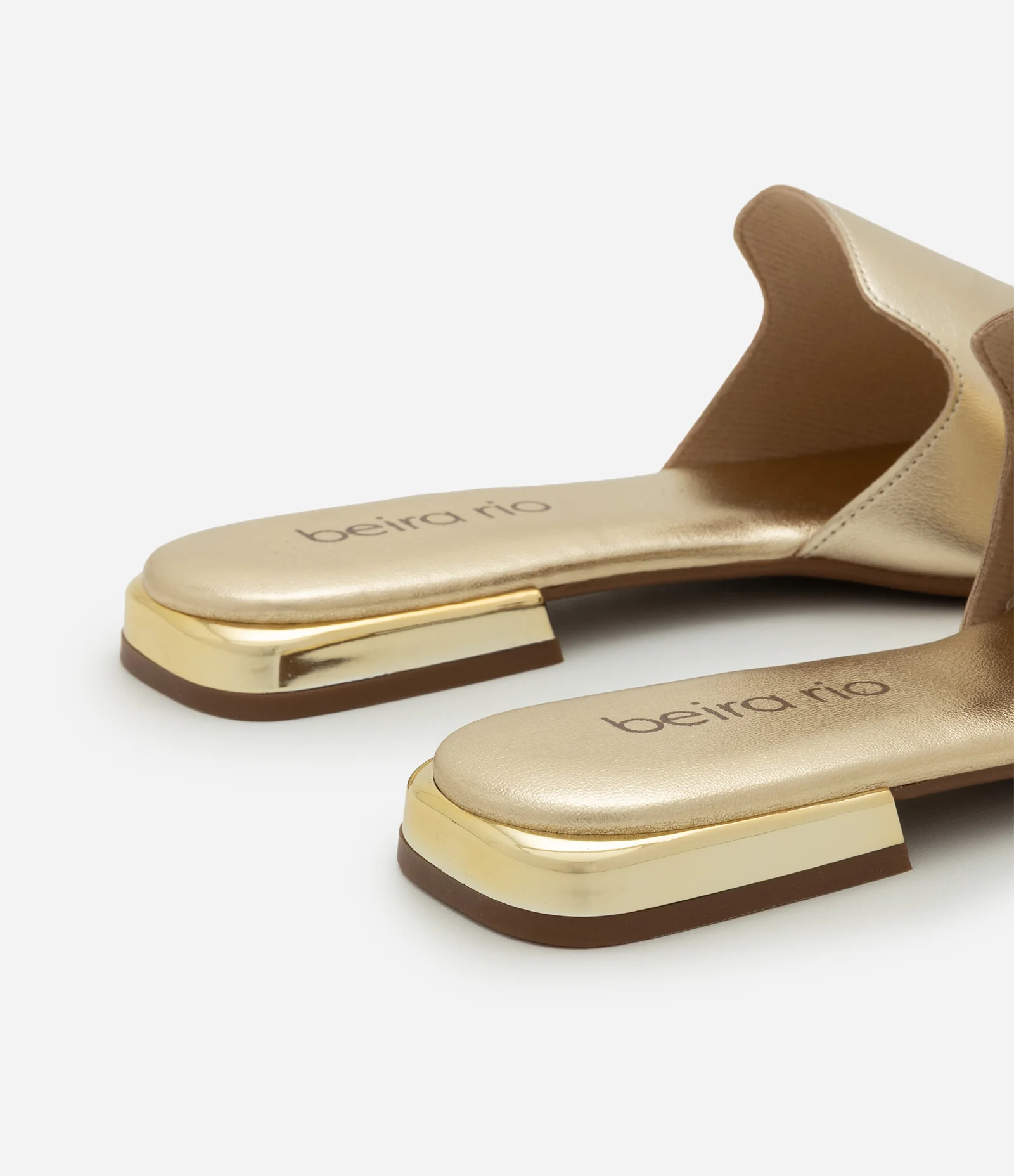 Sandália Rasteira Tira Única Larga Beira Rio Dourado 4