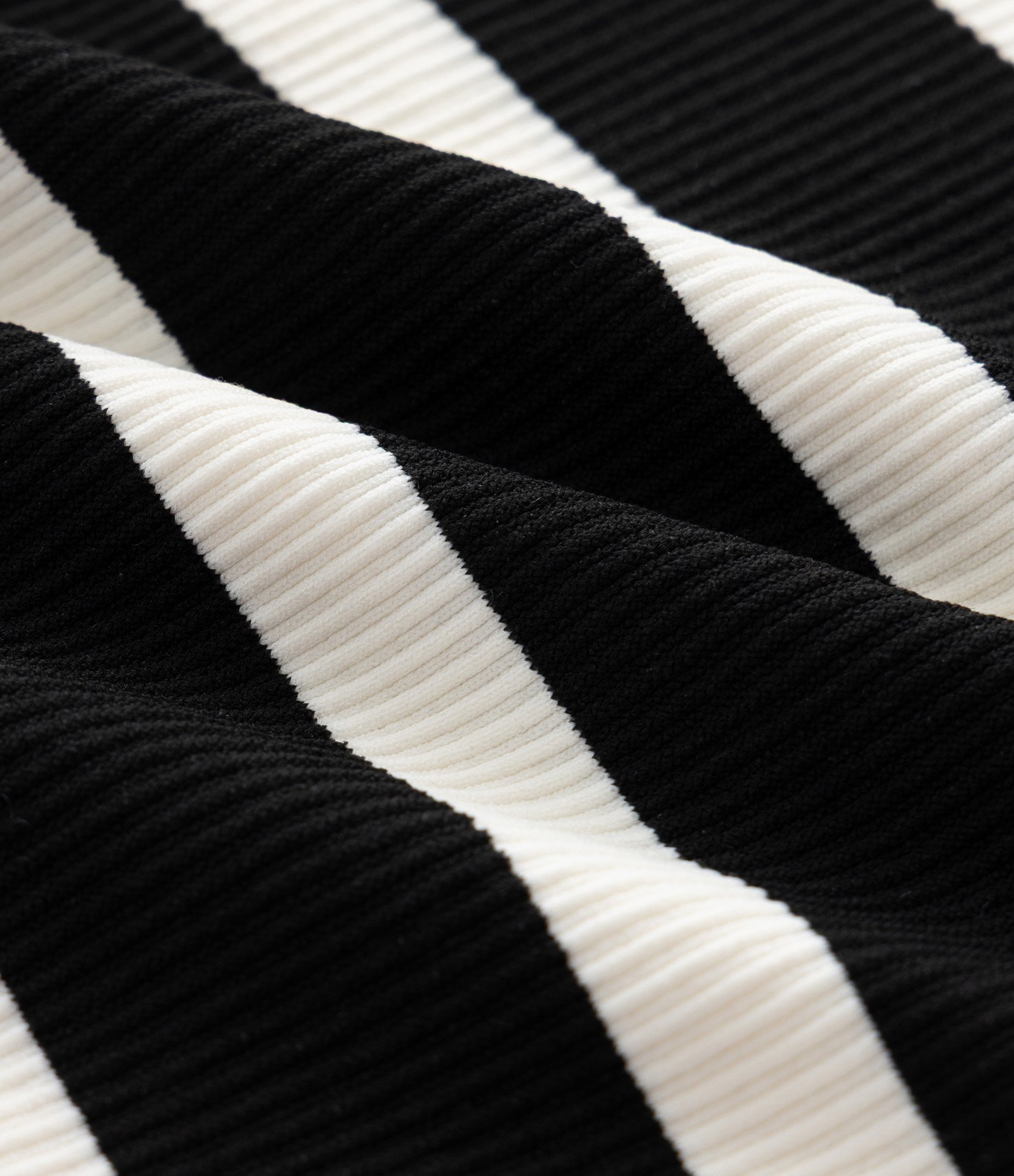 Camiseta Infantil Seamless Listrada com Gola Alta – Tam 5 a 14 Anos Preto 3