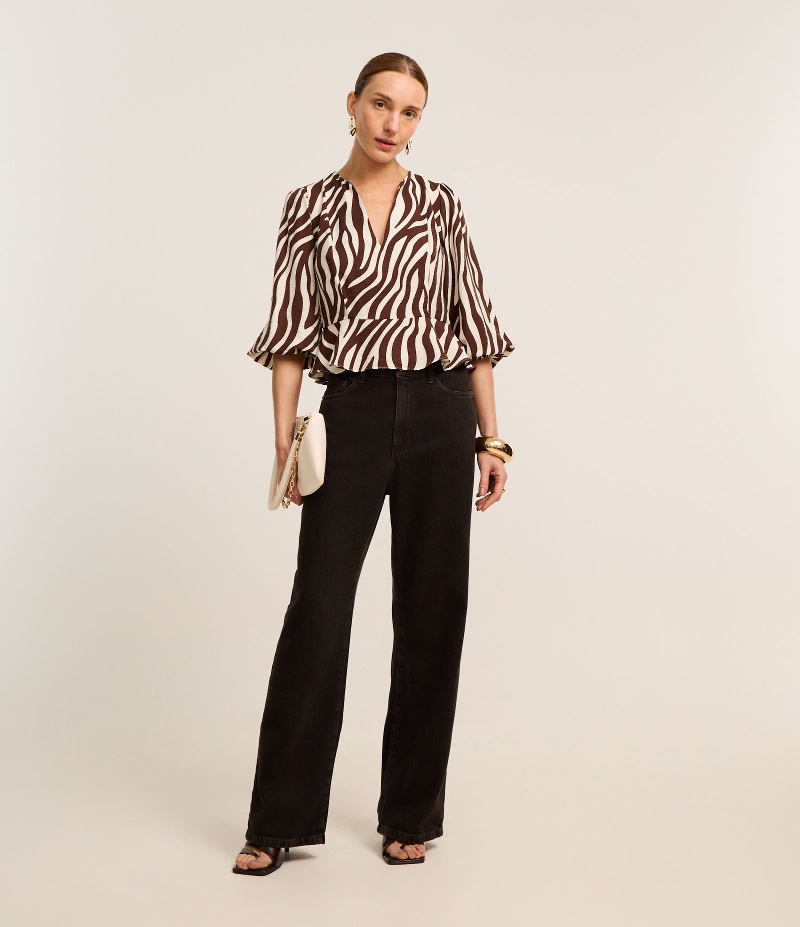 Blusa em Crepe com Manga Bufante e Estampa Zebra Marrom 3