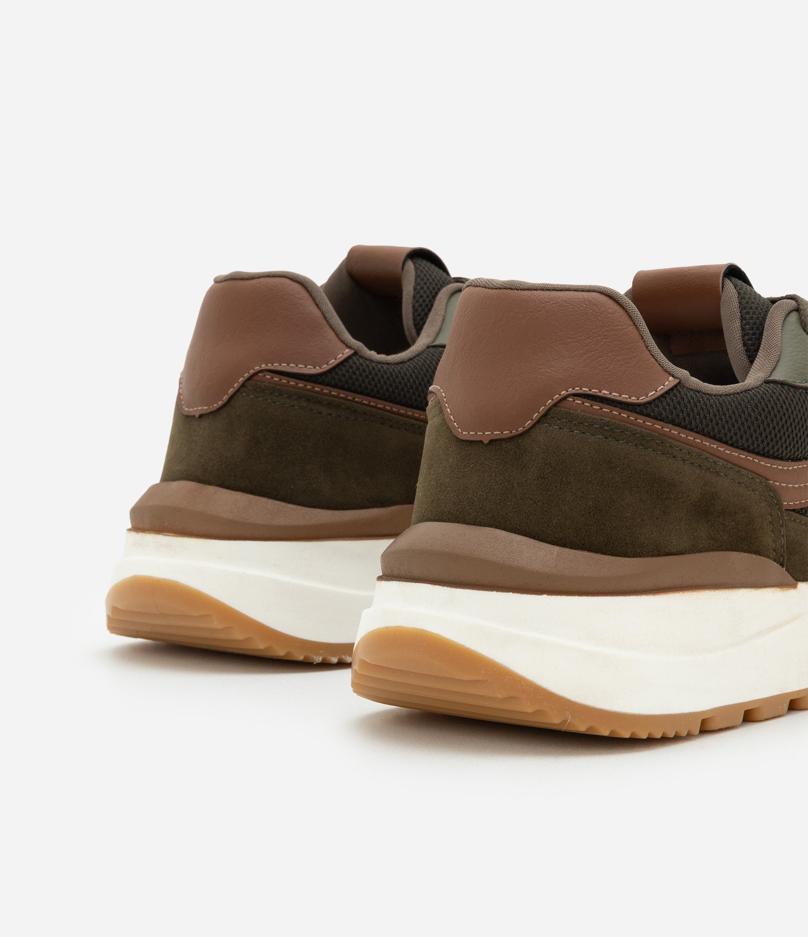 Tênis Jogging em PU com Recortes Contrastantes Verde 5