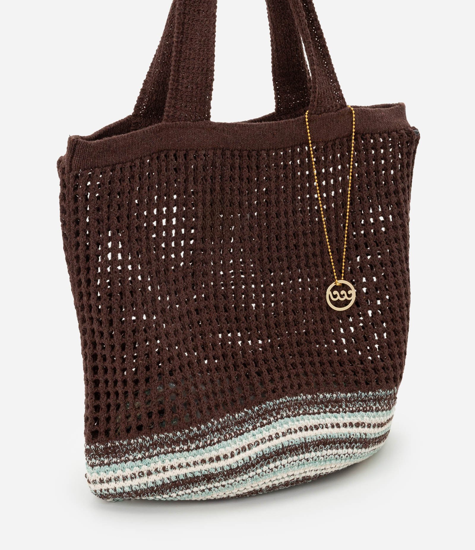 Bolsa Saco em Tricô com Pingente e Detalhes Listrados Marrom 1