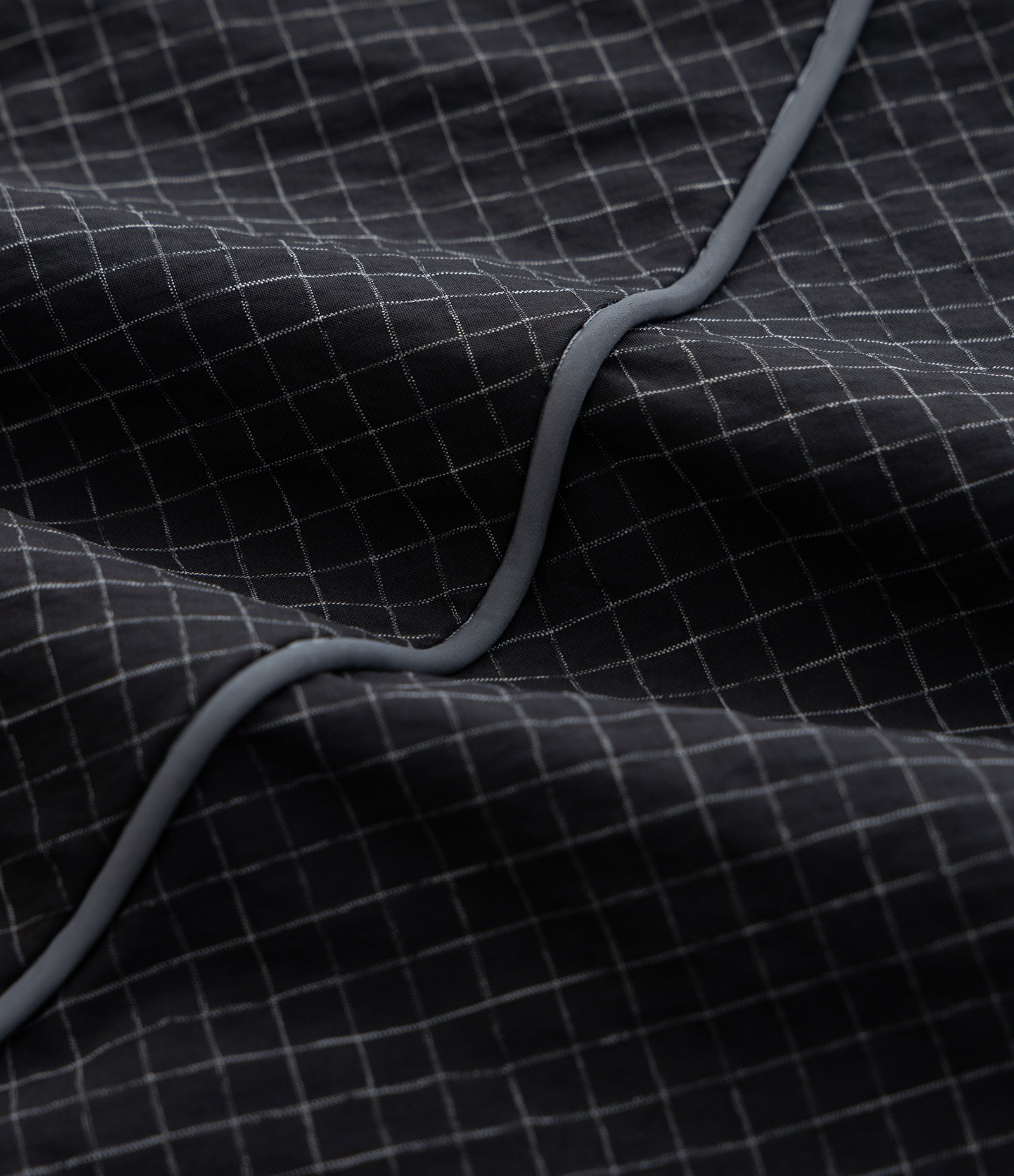 Calça em Microfibra Liso Quadriculado com Painéis Refletivos Preto 8