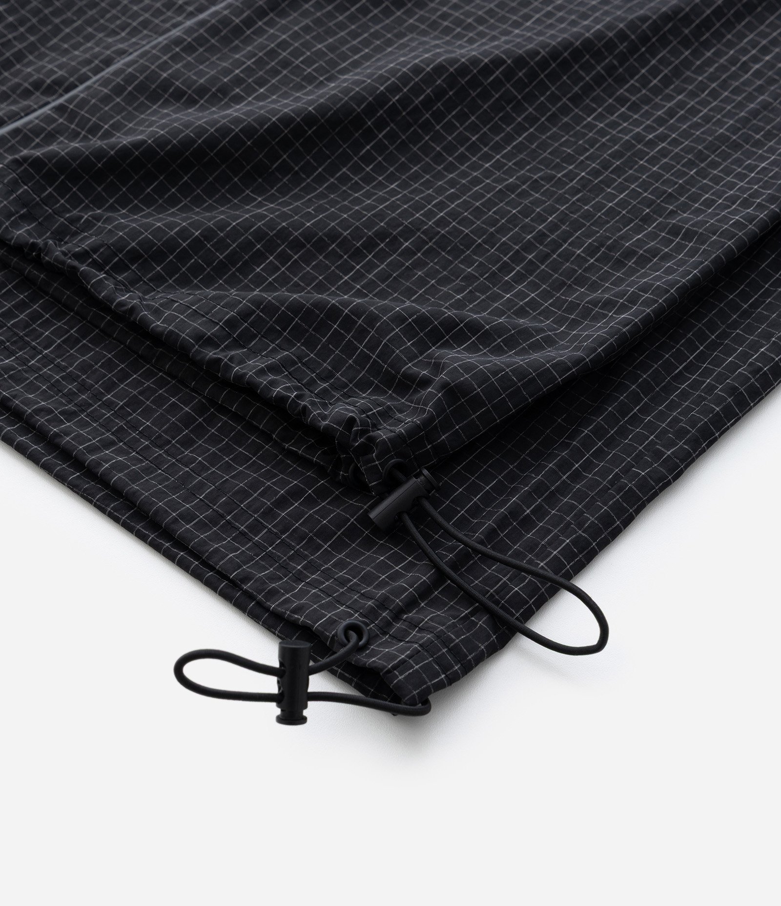 Calça em Microfibra Liso Quadriculado com Painéis Refletivos Preto 9