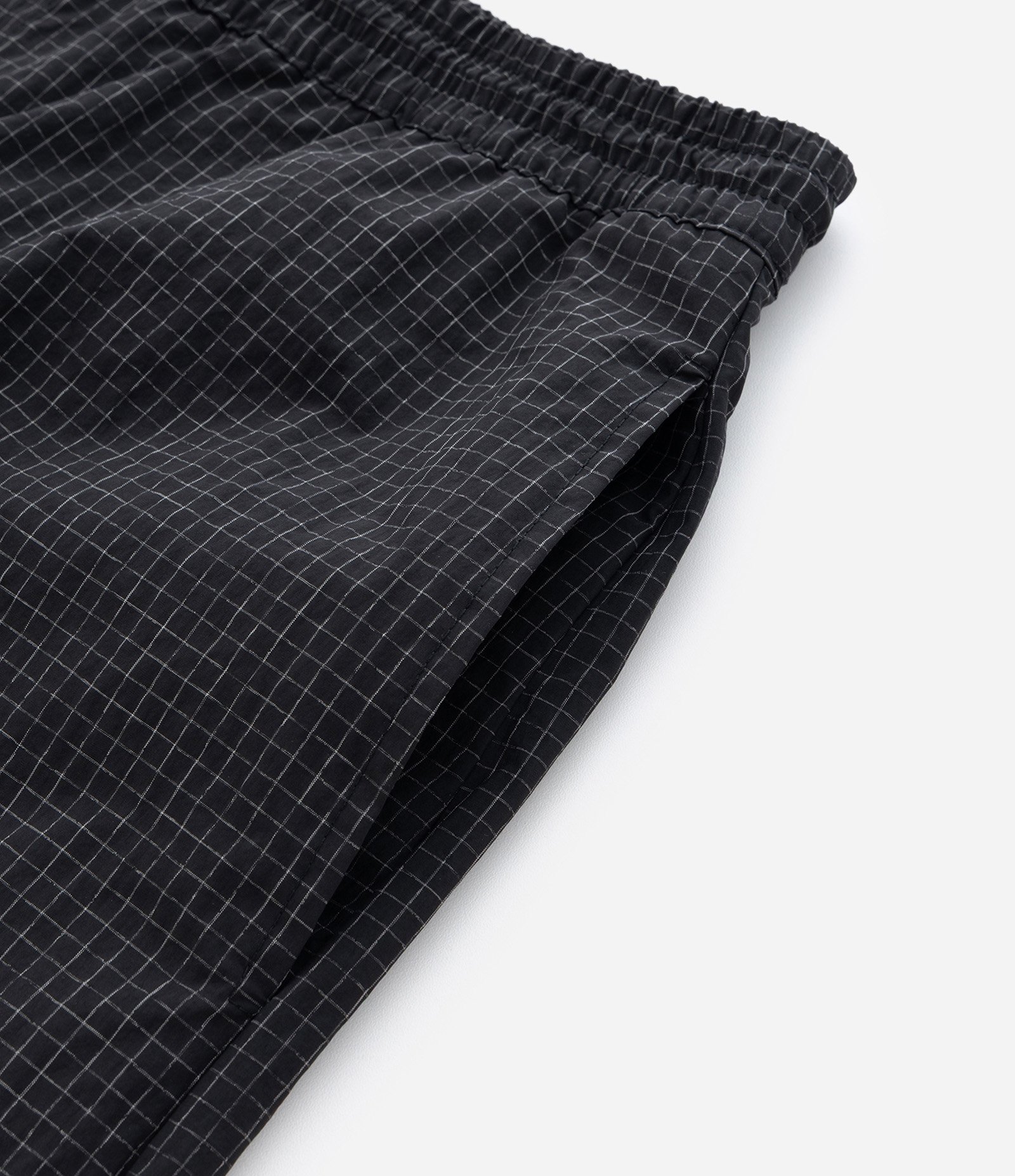 Calça em Microfibra Liso Quadriculado com Painéis Refletivos Preto 10