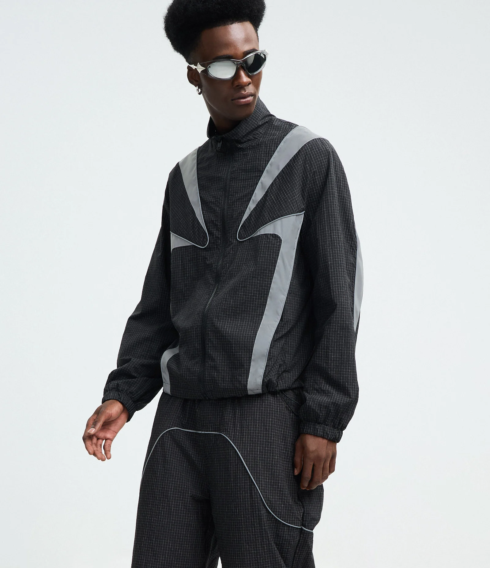 Calça em Microfibra Liso Quadriculado com Painéis Refletivos Preto 5