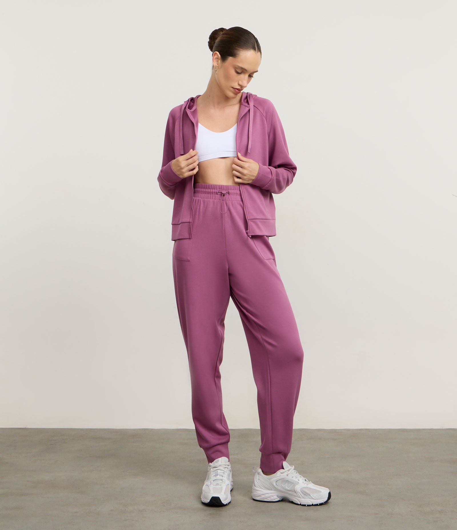 Jaqueta Esportiva com Modal e Bolso Canguru Roxo 1