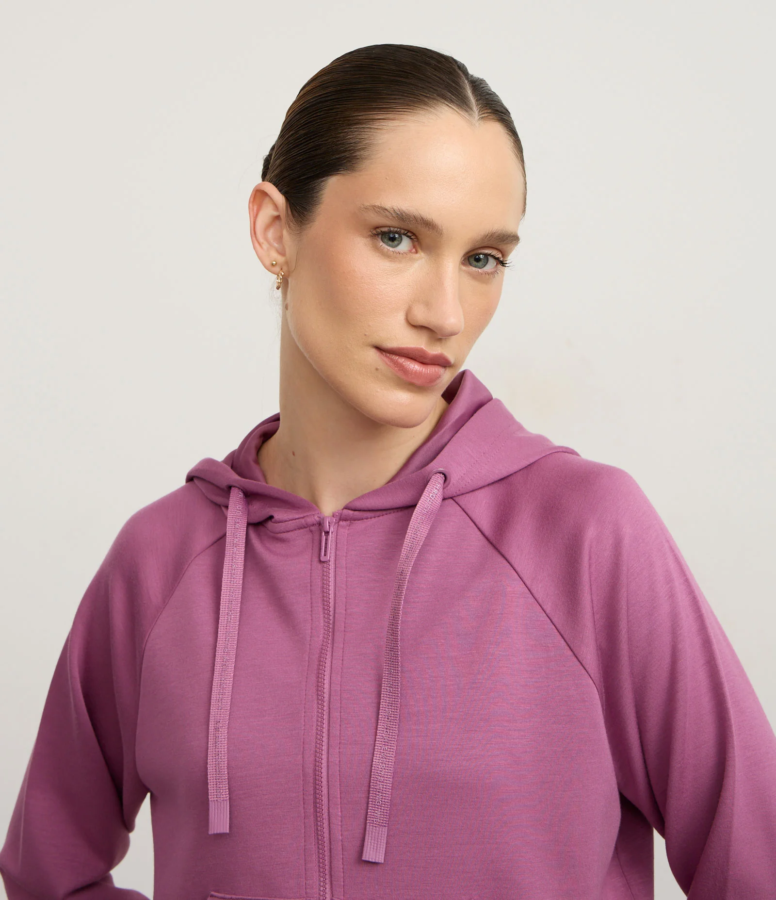 Jaqueta Esportiva com Modal e Bolso Canguru Roxo 2