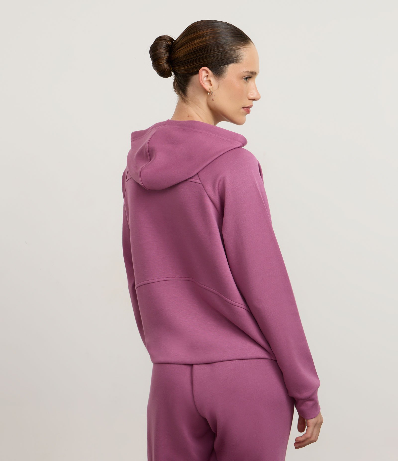 Jaqueta Esportiva com Modal e Bolso Canguru Roxo 3