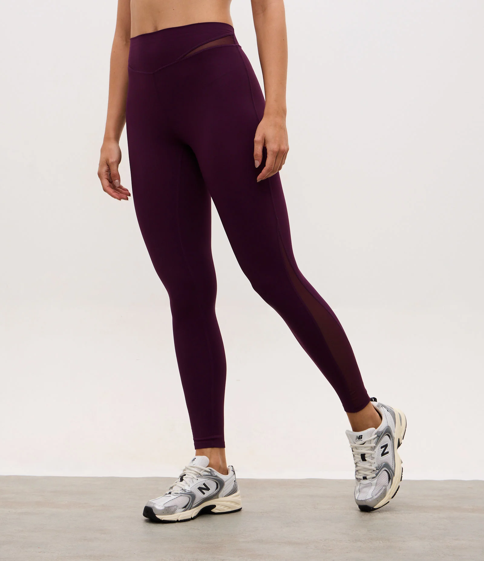 Calça Legging Esportiva em Poliamida com Detalhe no Cós Roxo 2