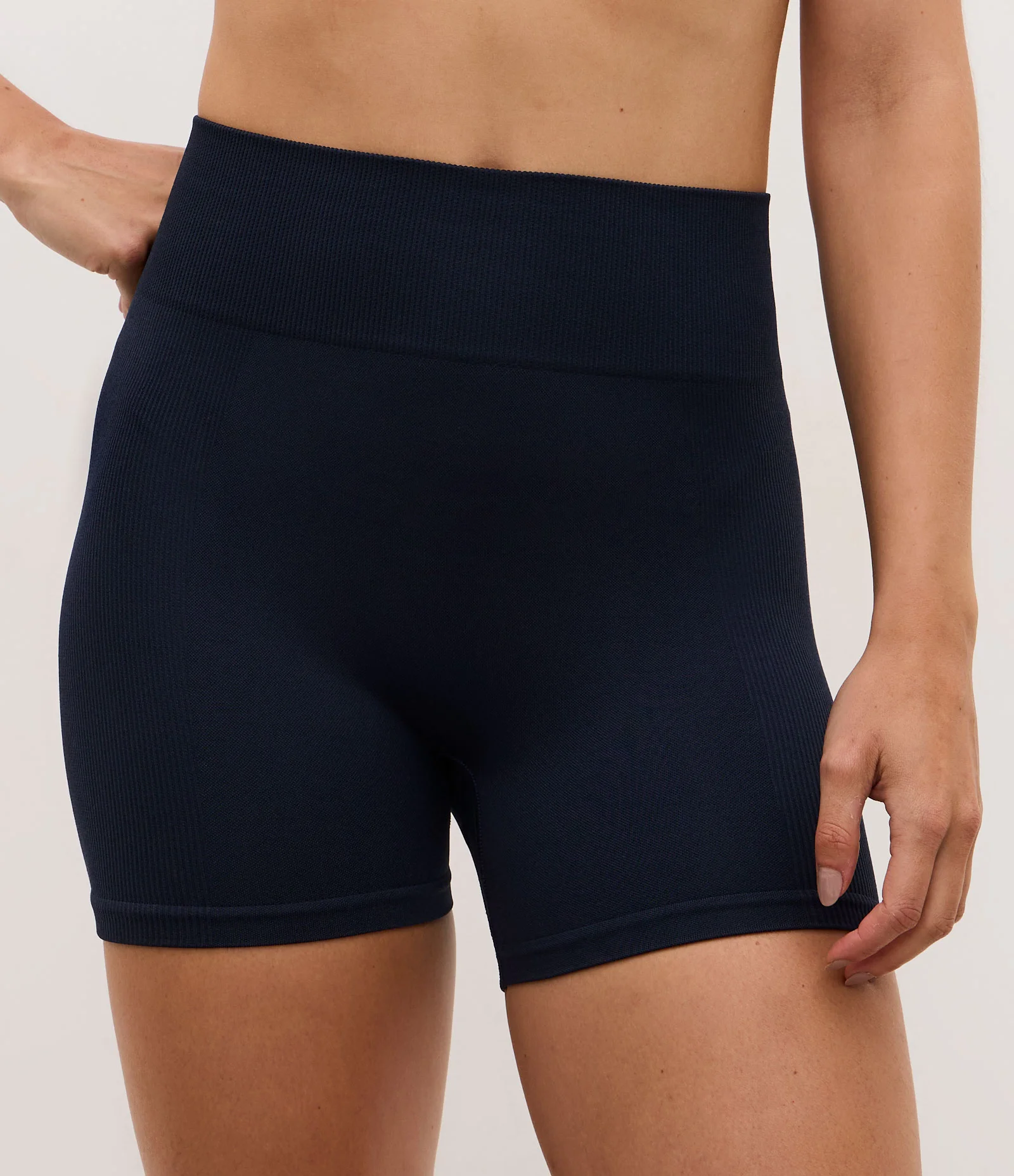 Bermuda Esportiva em Poliamida Seamless com lateral Canelada Azul 1