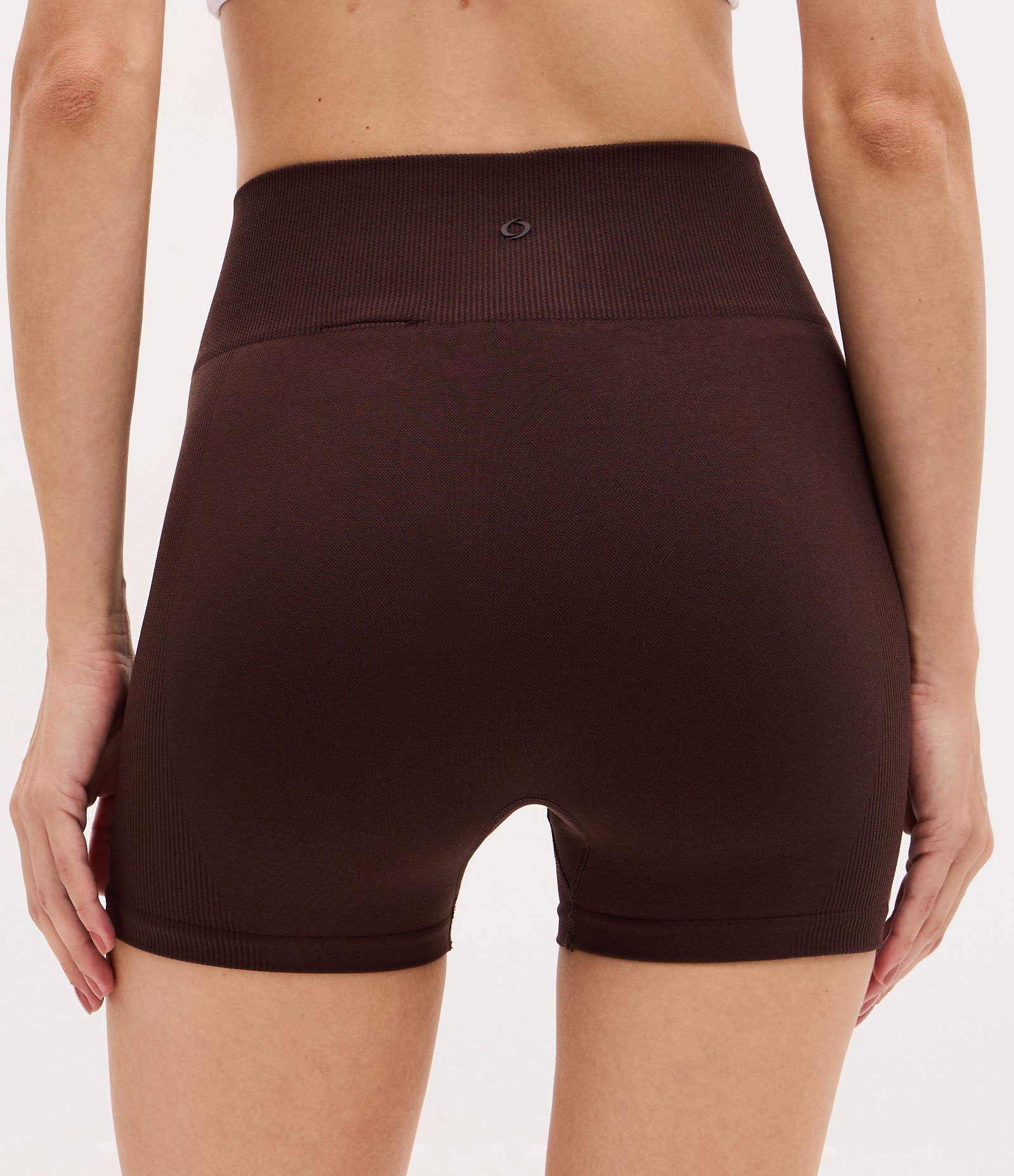 Bermuda Esportiva em Poliamida Seamless com lateral Canelada Marrom 4