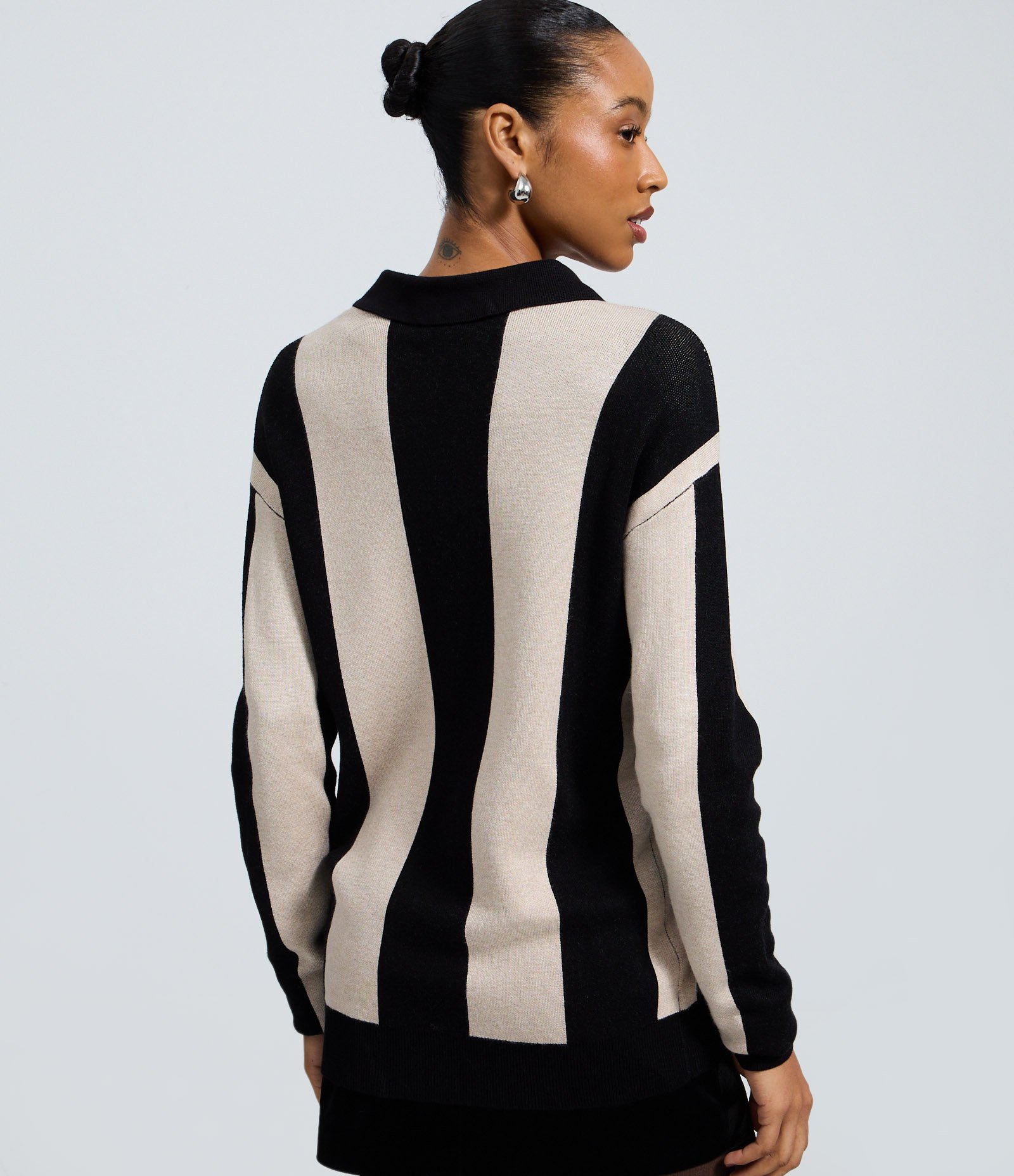 Blusão Oversized Listrado em Tricô com Gola Polo Preto / Branco 4
