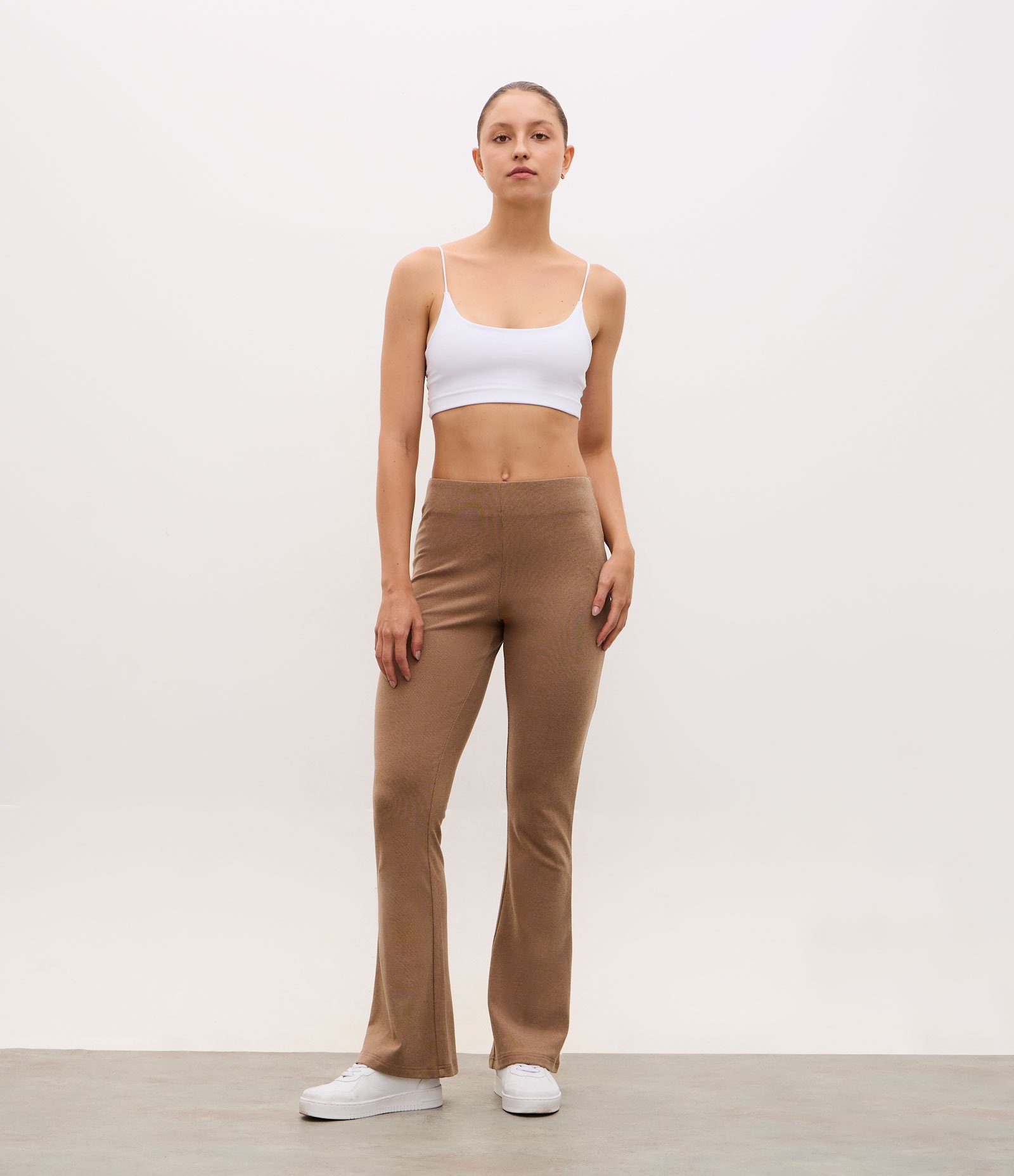 Calça Flare Esportiva com Textura Bege 1